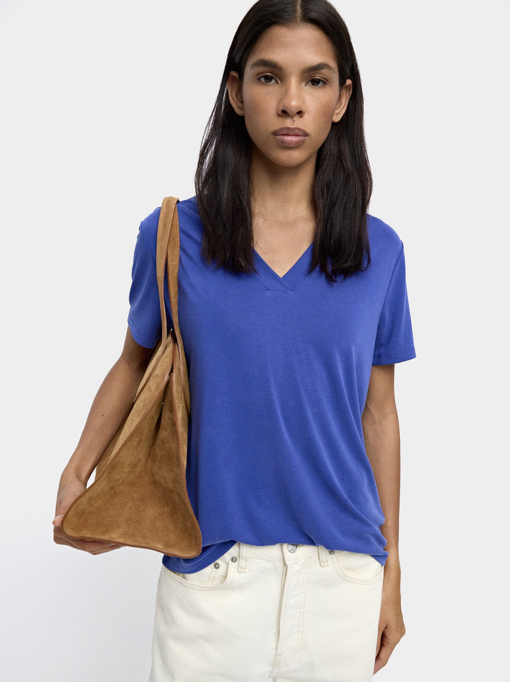 Camiseta Básica Cuello Pico