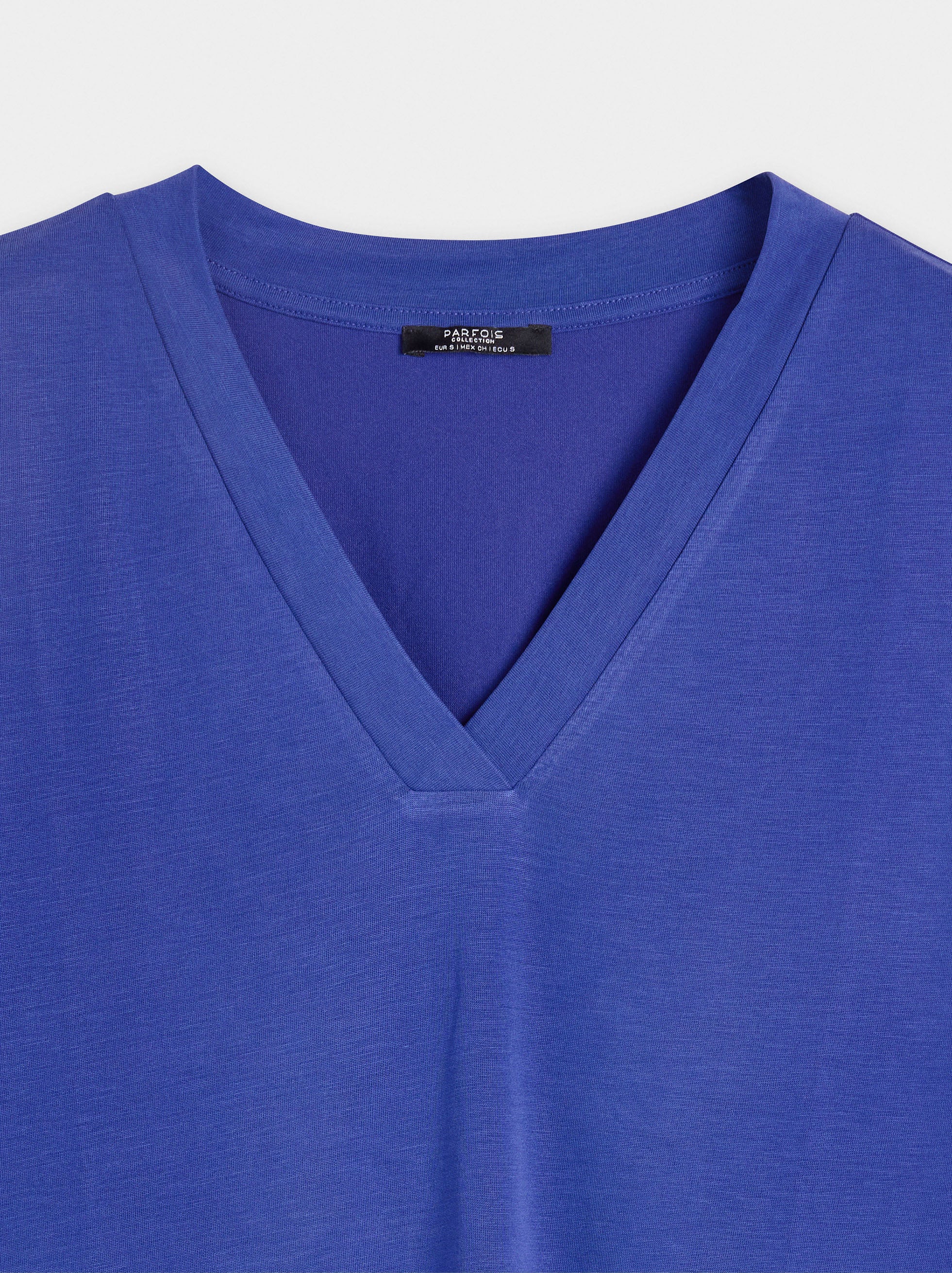 Camiseta Básica Cuello Pico