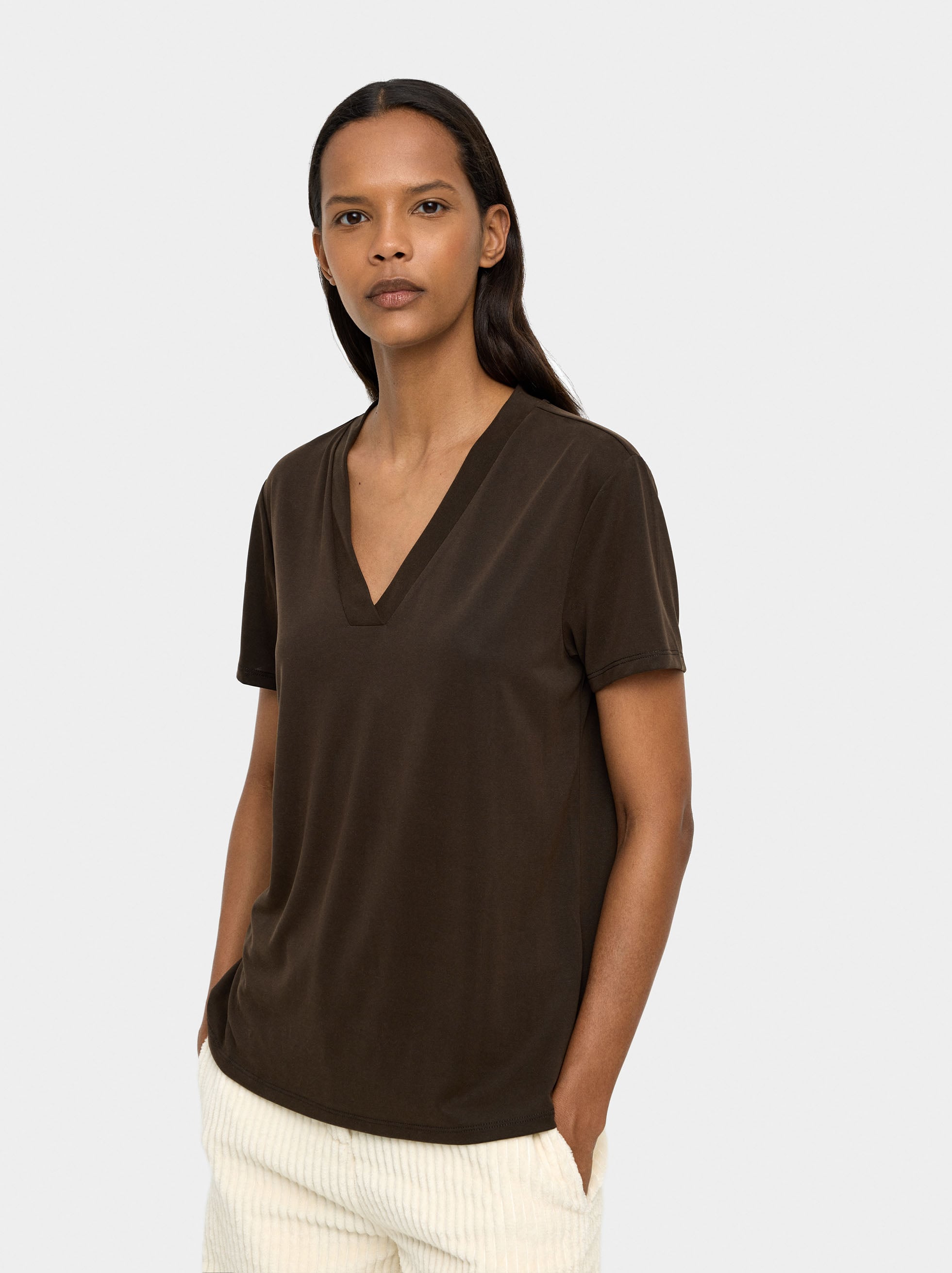 Camiseta Básica Cuello Pico