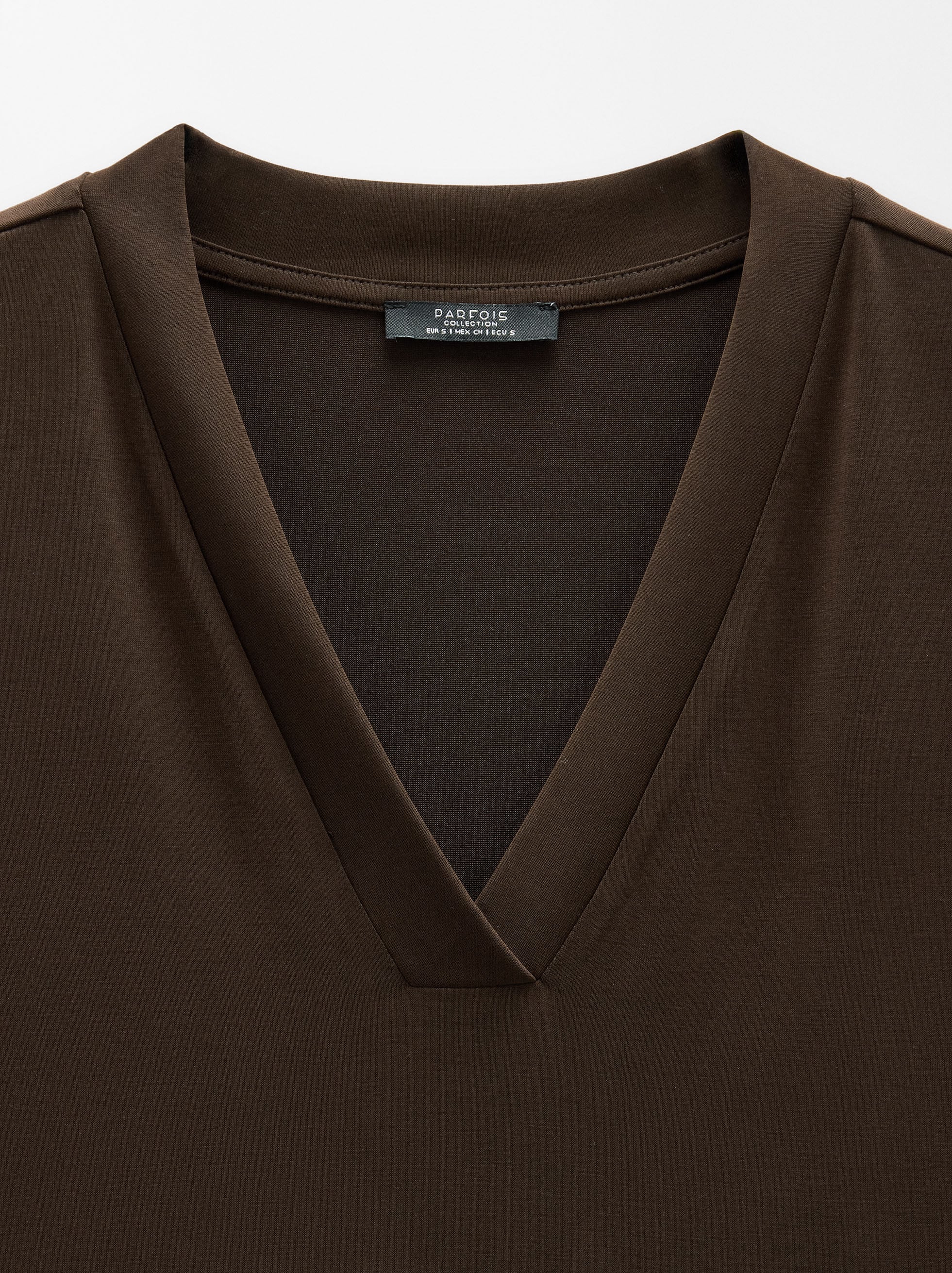 Camiseta Básica Cuello Pico