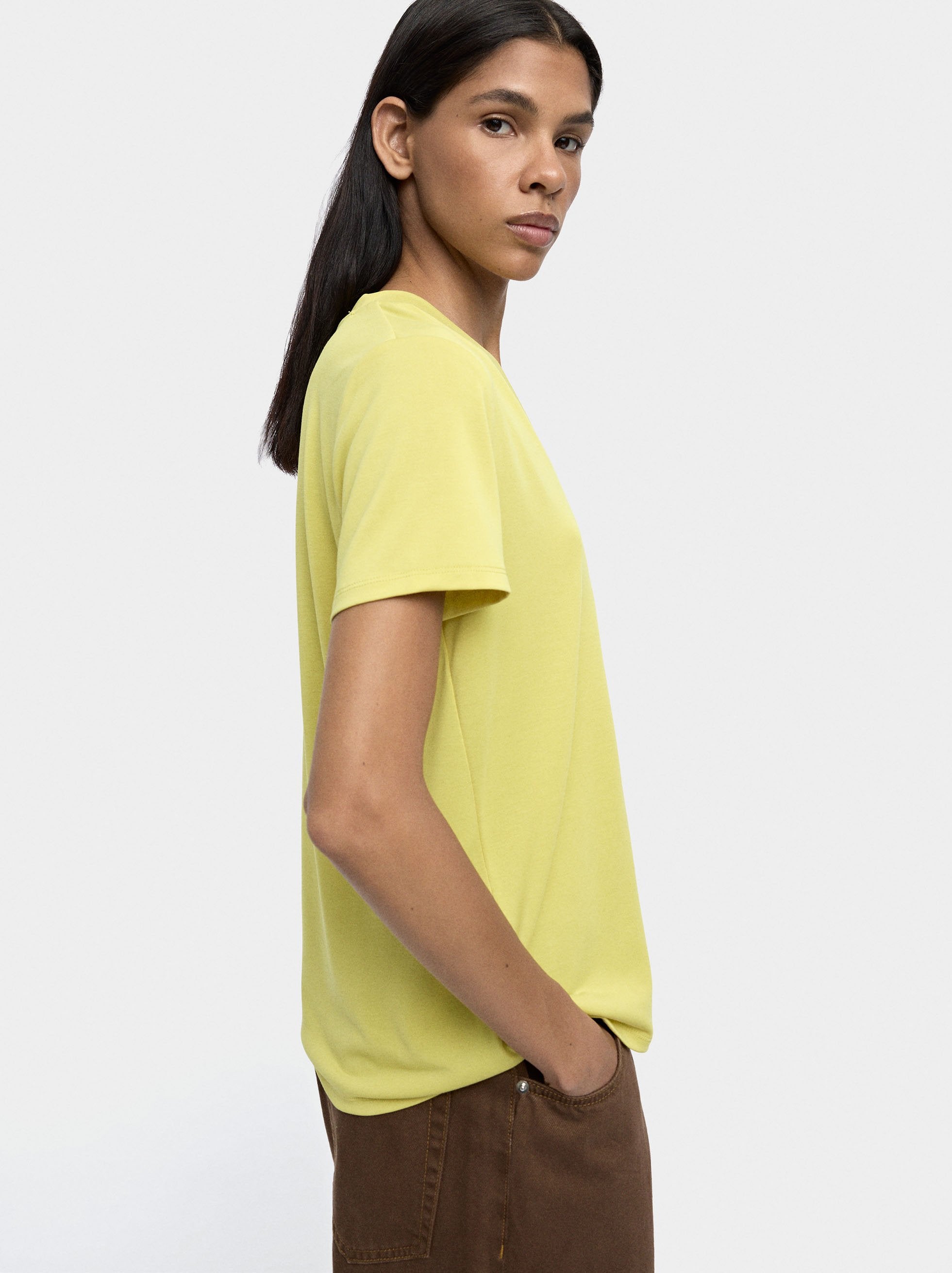 Camiseta Básica Cuello Pico