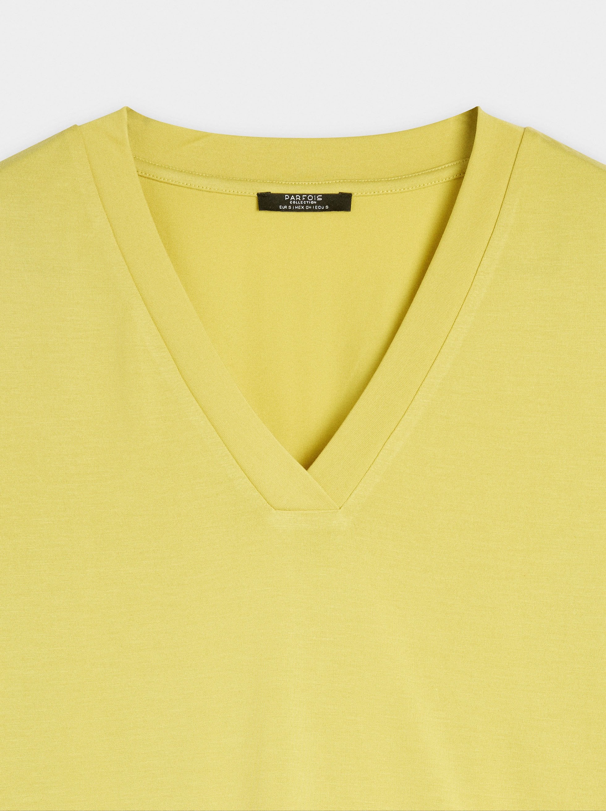 Camiseta Básica Cuello Pico