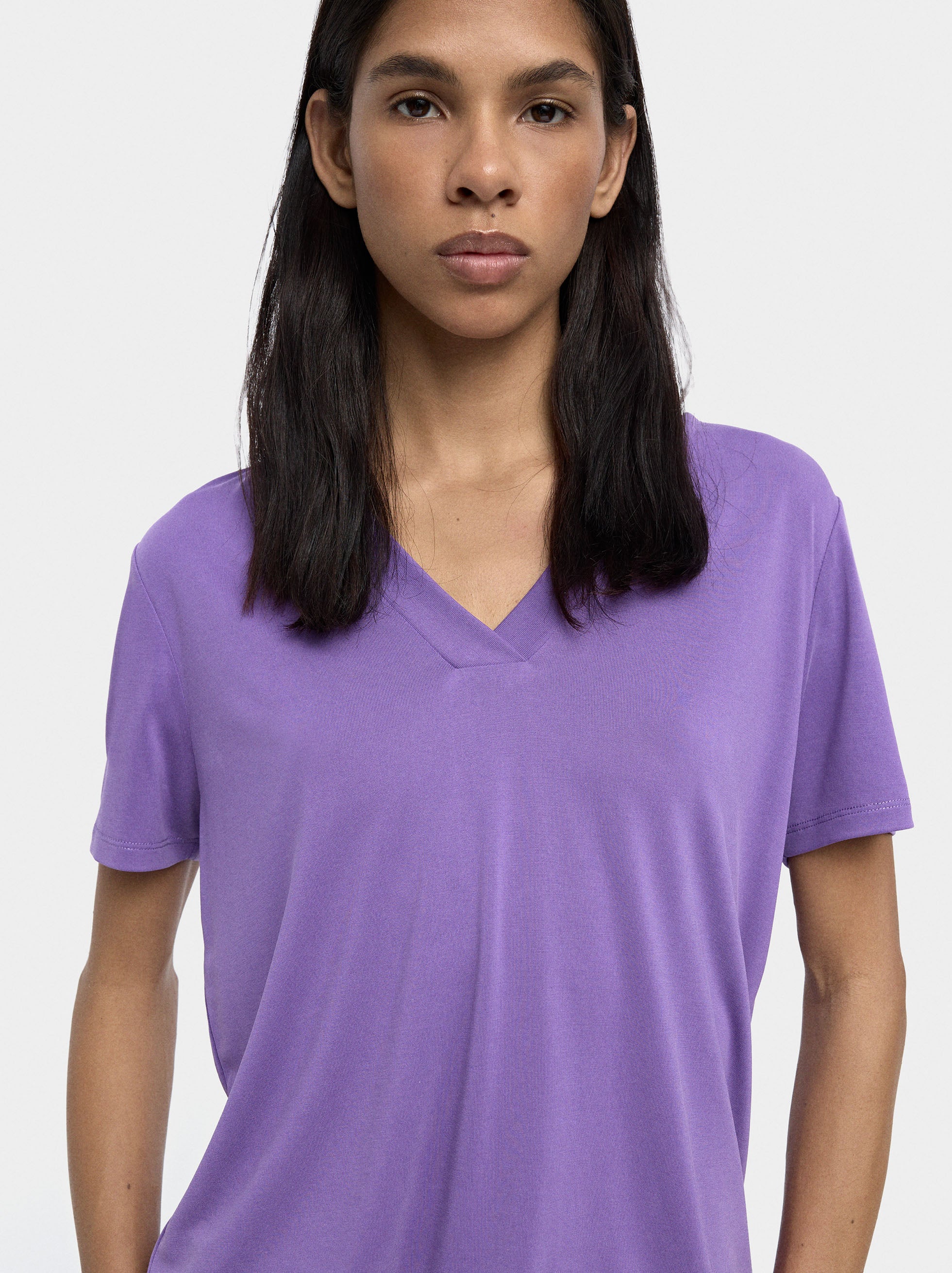 Camiseta Básica Cuello Pico