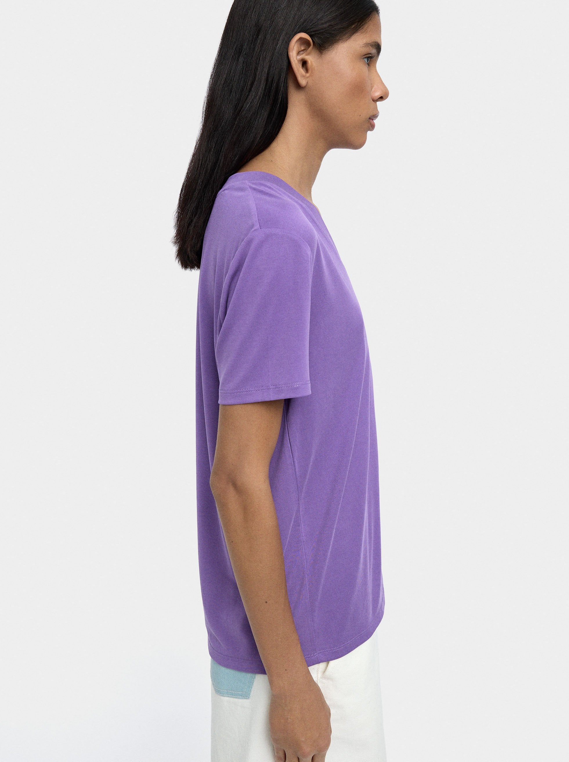 Camiseta Básica Cuello Pico