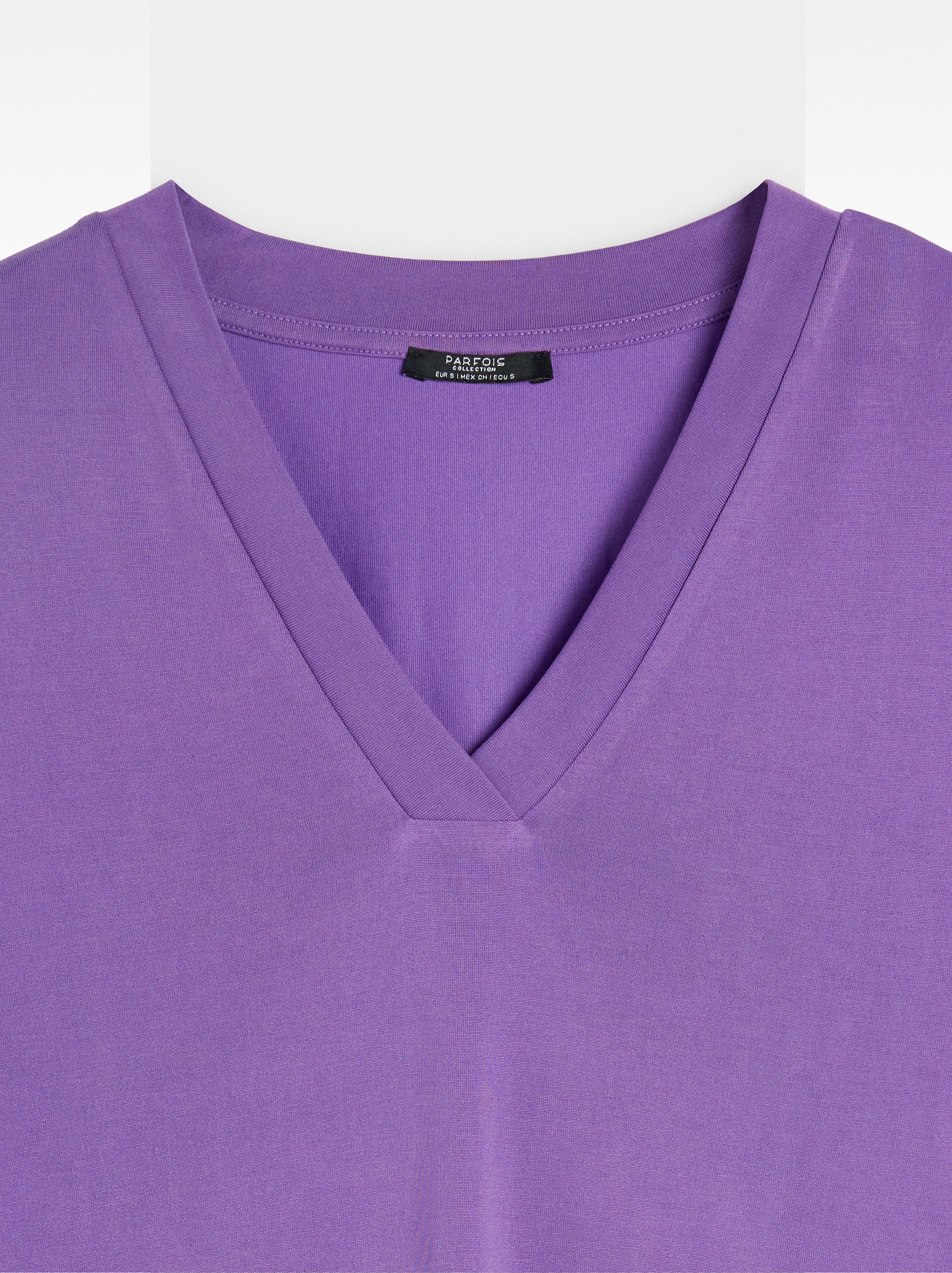 Camiseta Básica Cuello Pico