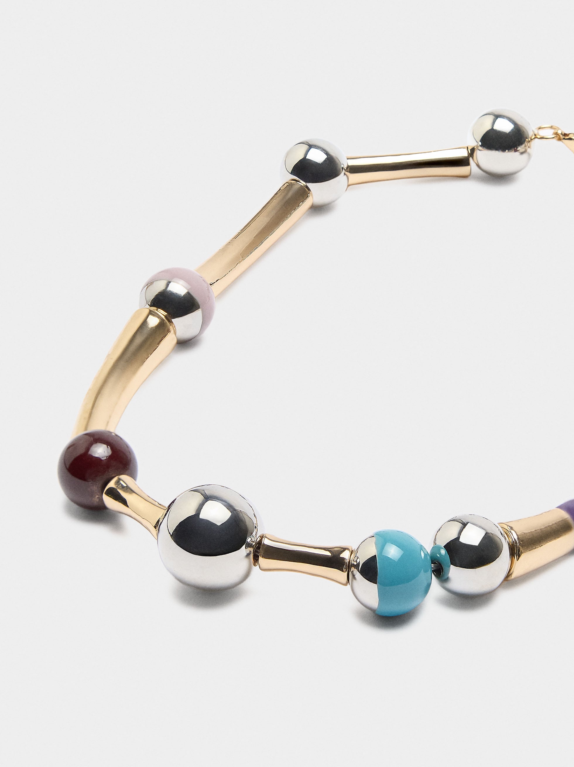 Collar Corto Con Esmalte