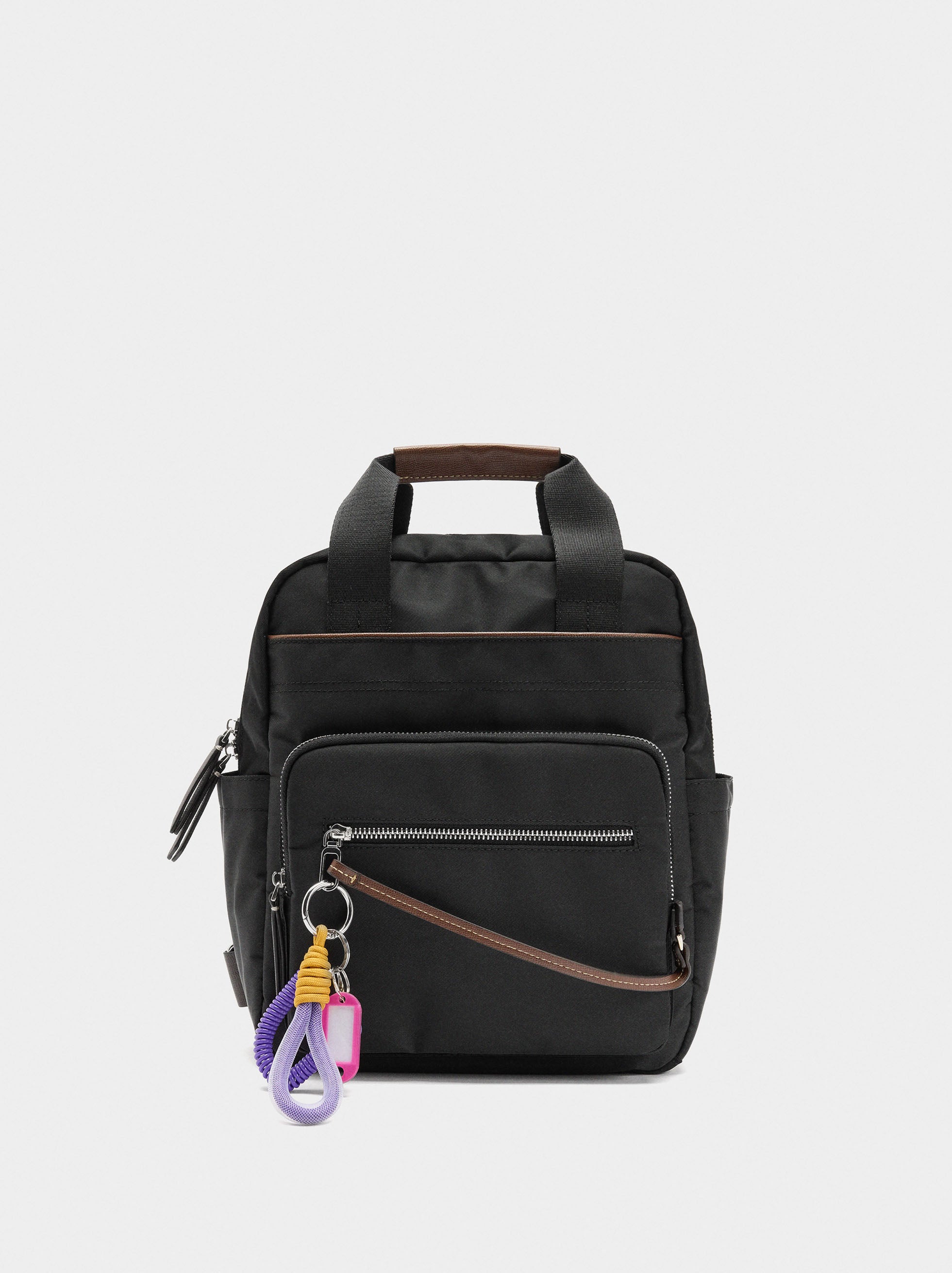 Mochila De Nylon Con Colgante