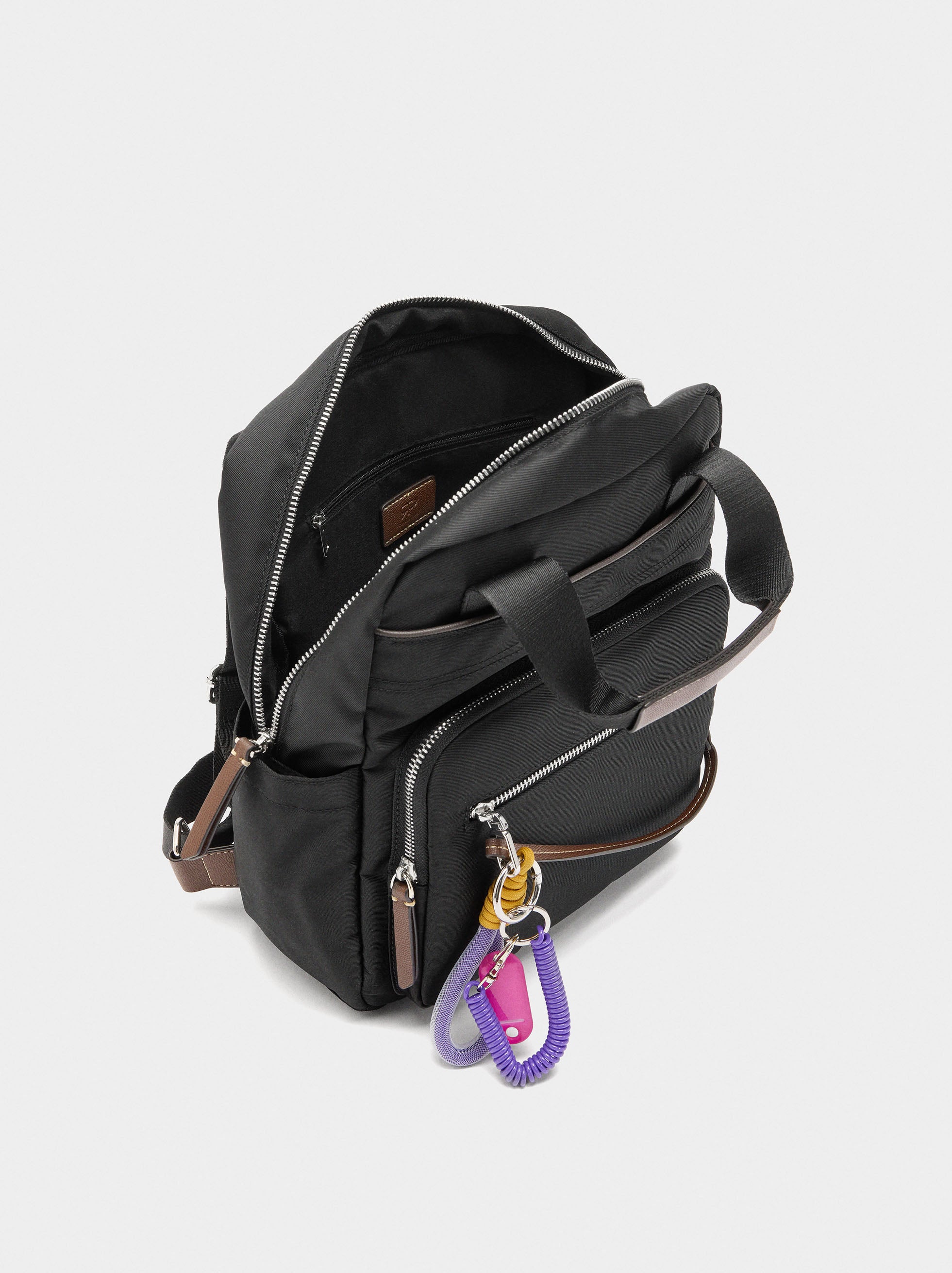 Mochila De Nylon Con Colgante