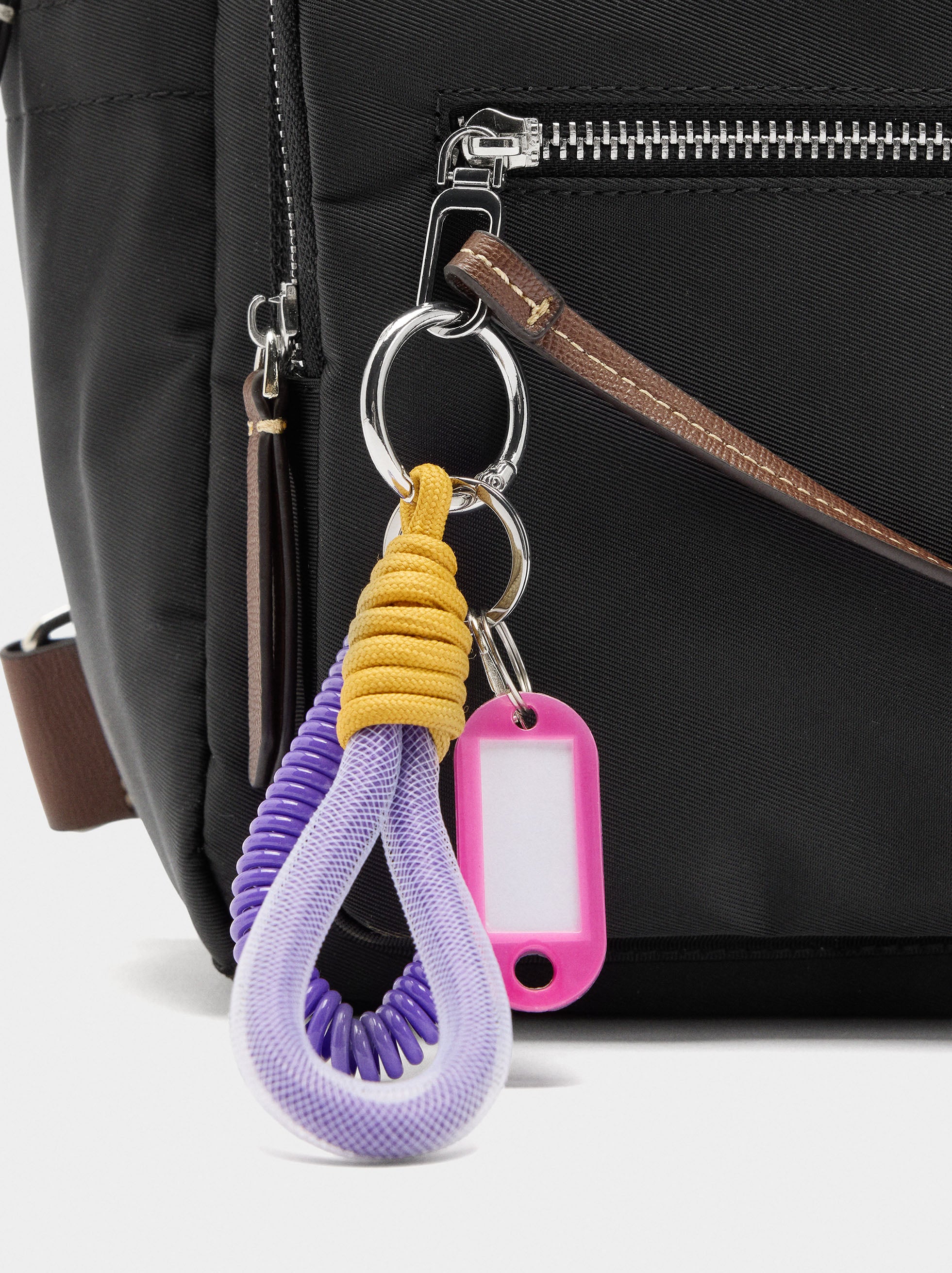 Mochila De Nylon Con Colgante