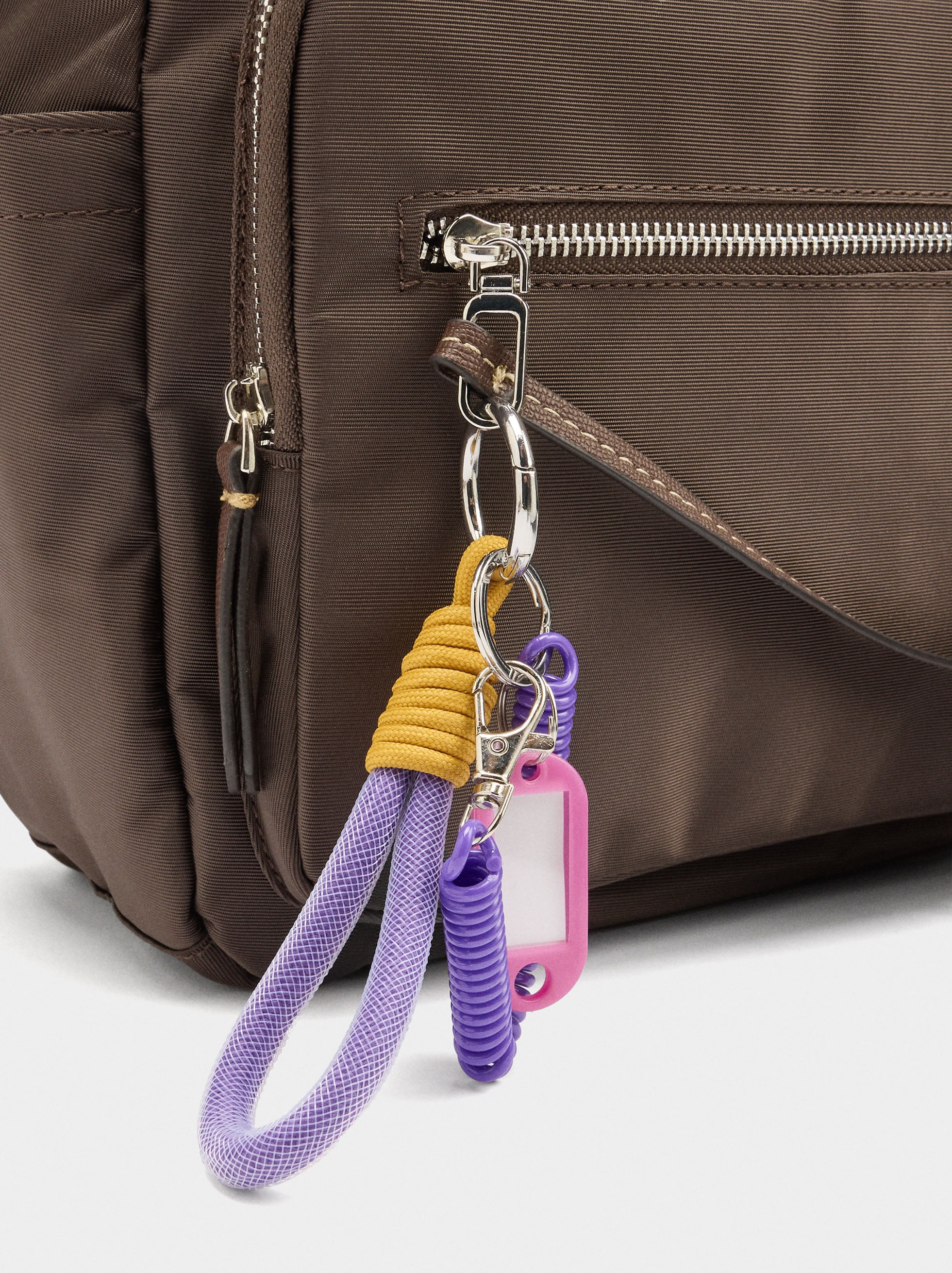 Mochila De Nylon Con Colgante