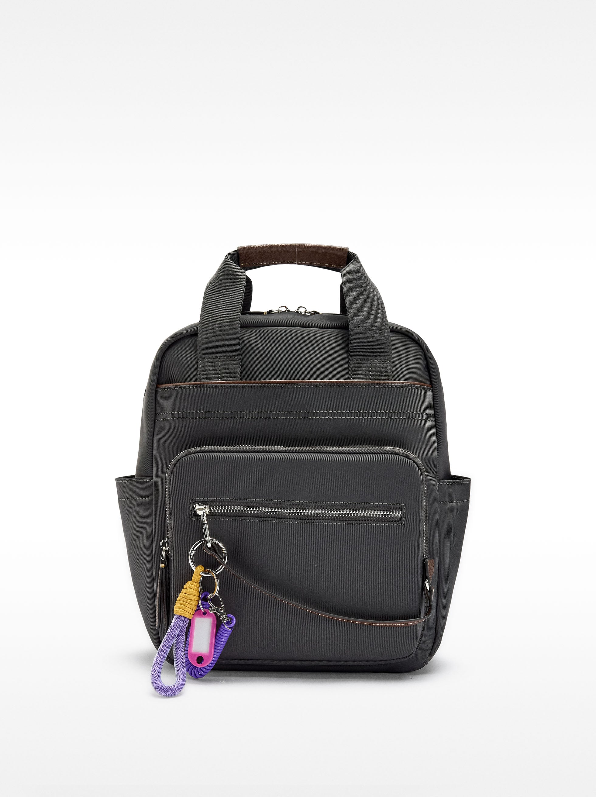 Mochila De Nylon Con Colgante