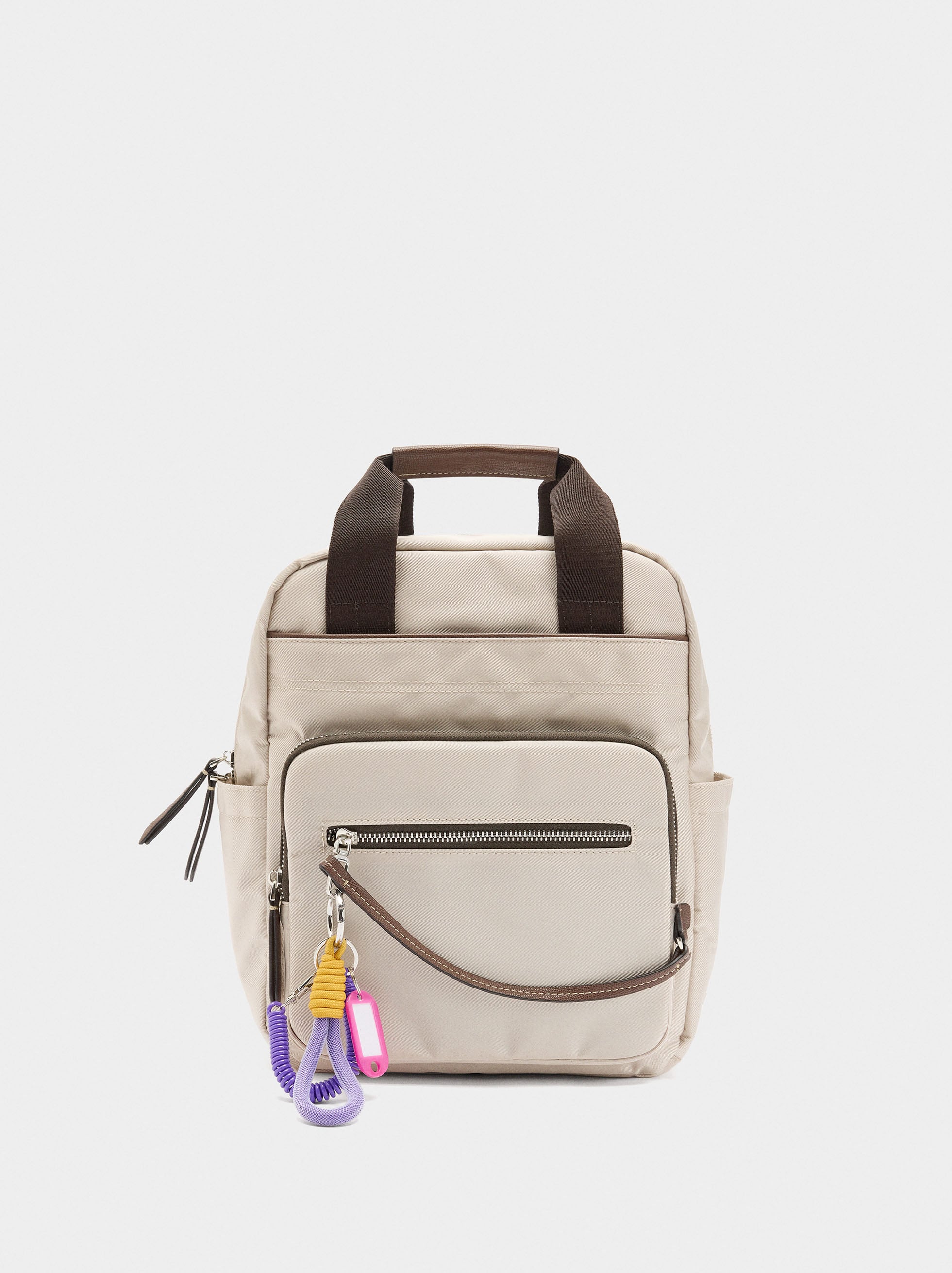 Mochila De Nylon Con Colgante