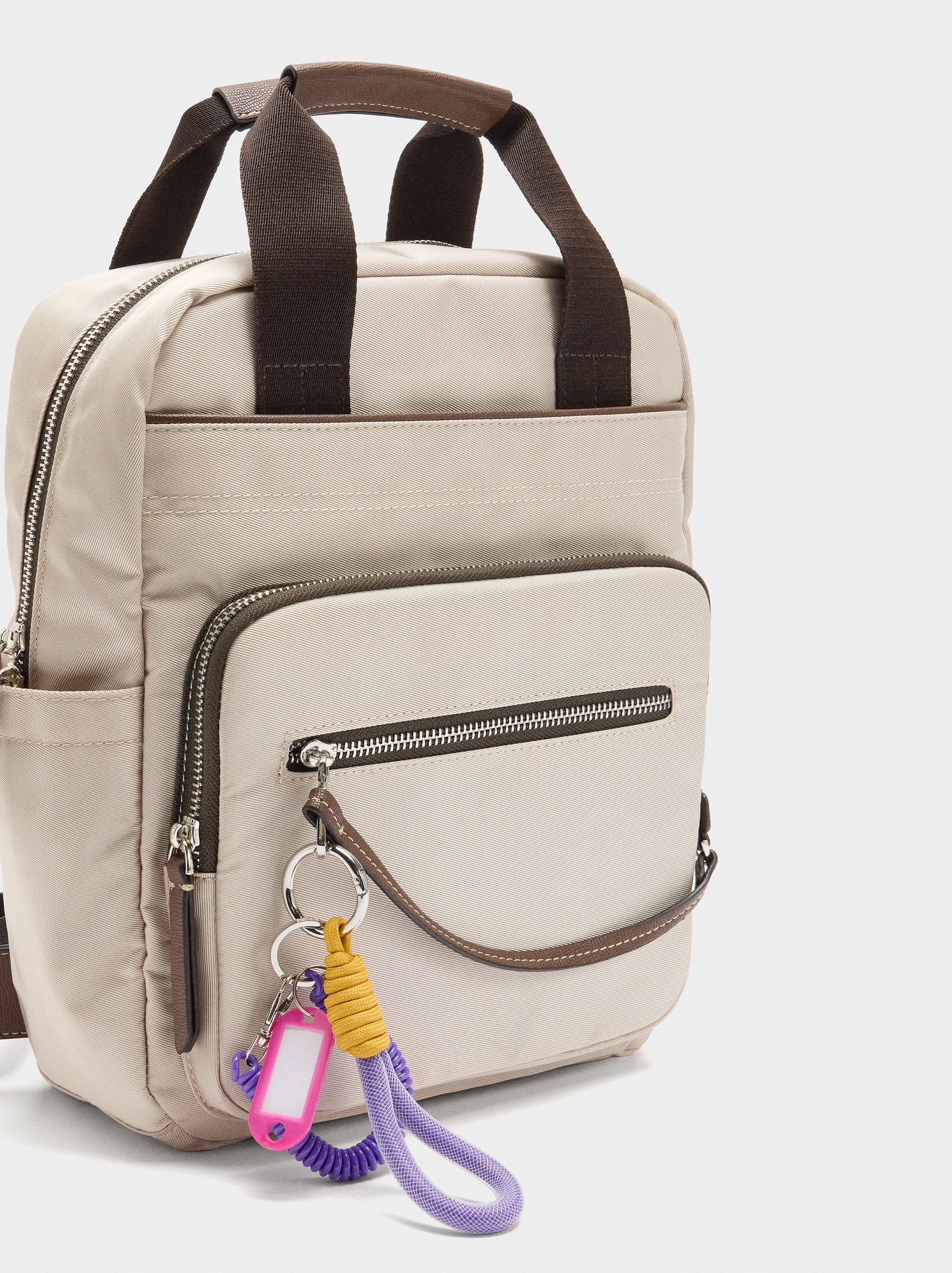Mochila De Nylon Con Colgante