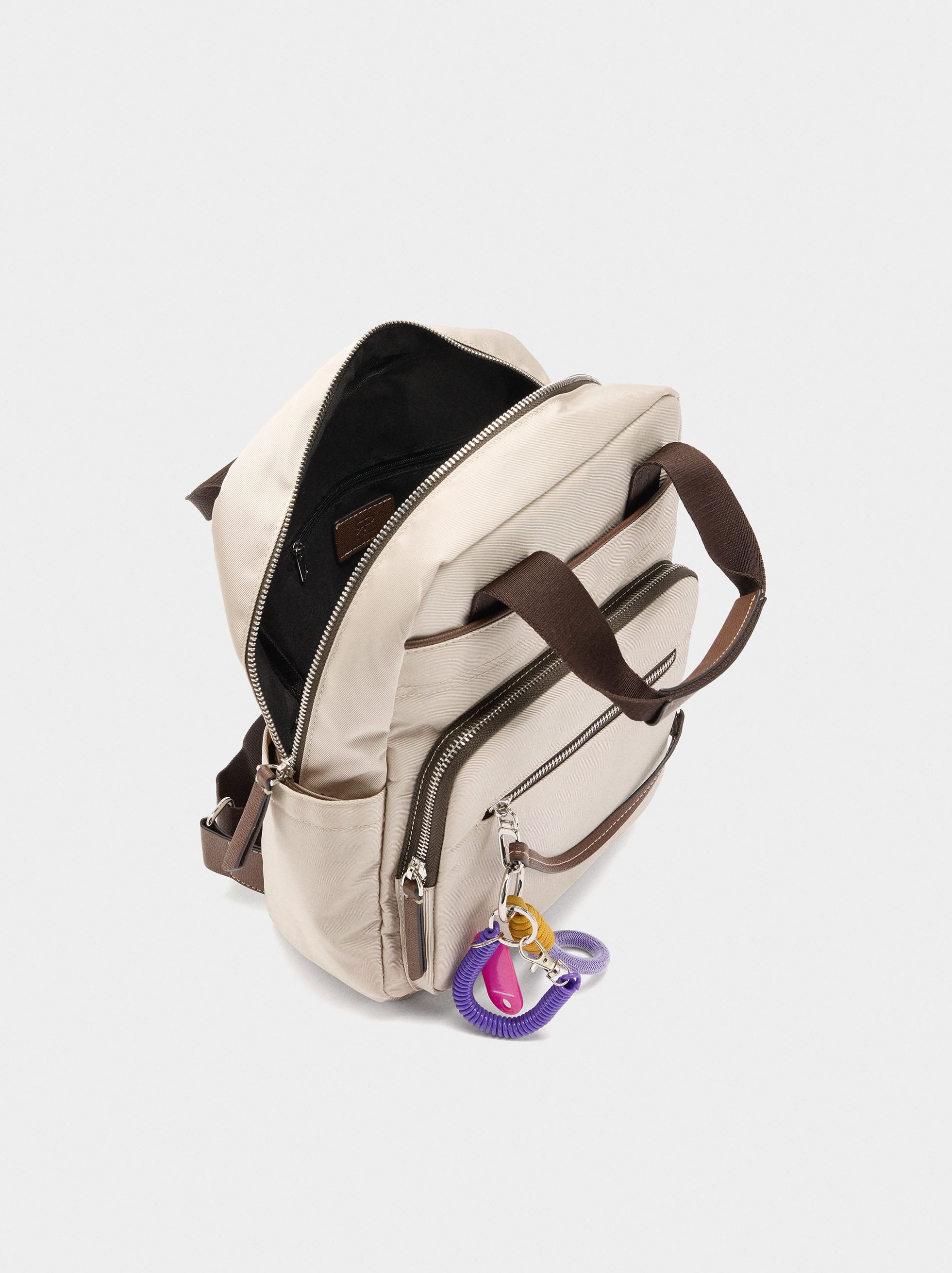 Mochila De Nylon Con Colgante