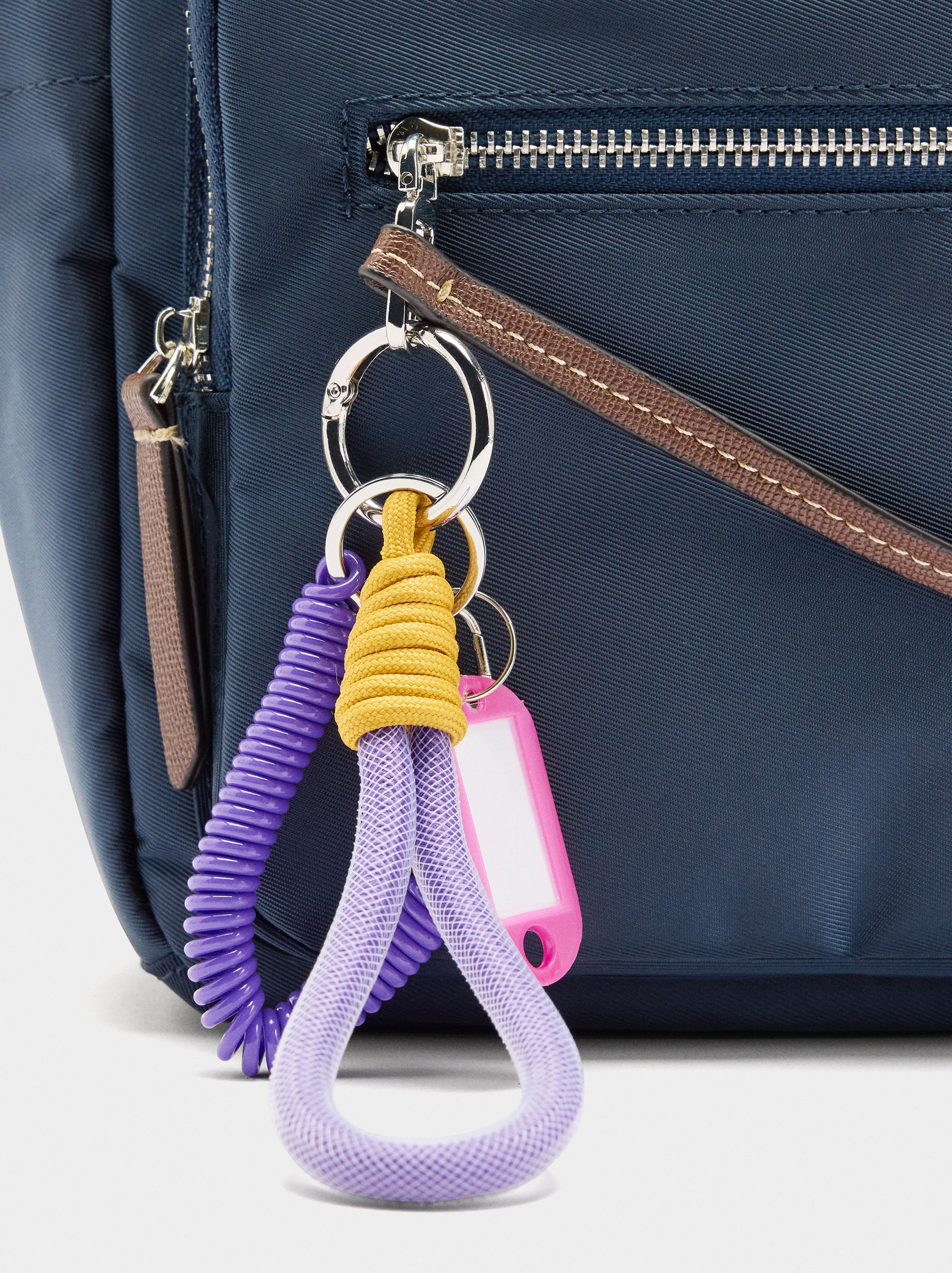 Mochila De Nylon Con Colgante