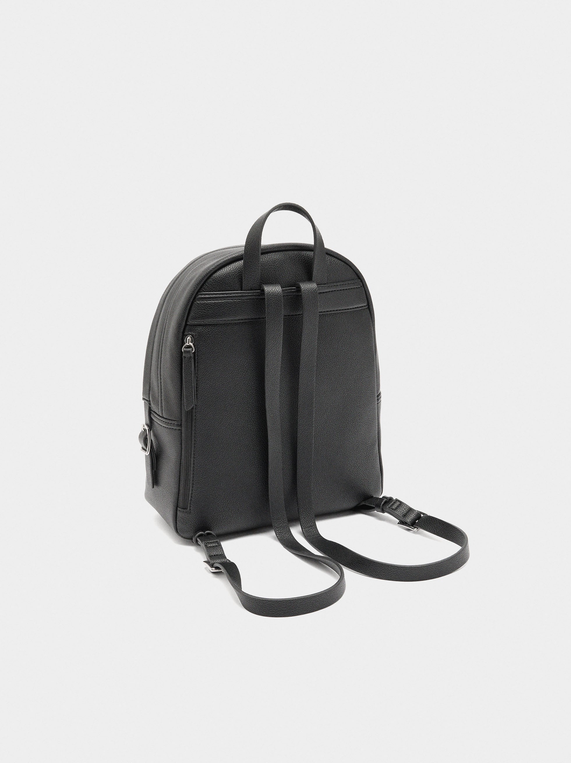 Mochila Básica Con Colgante