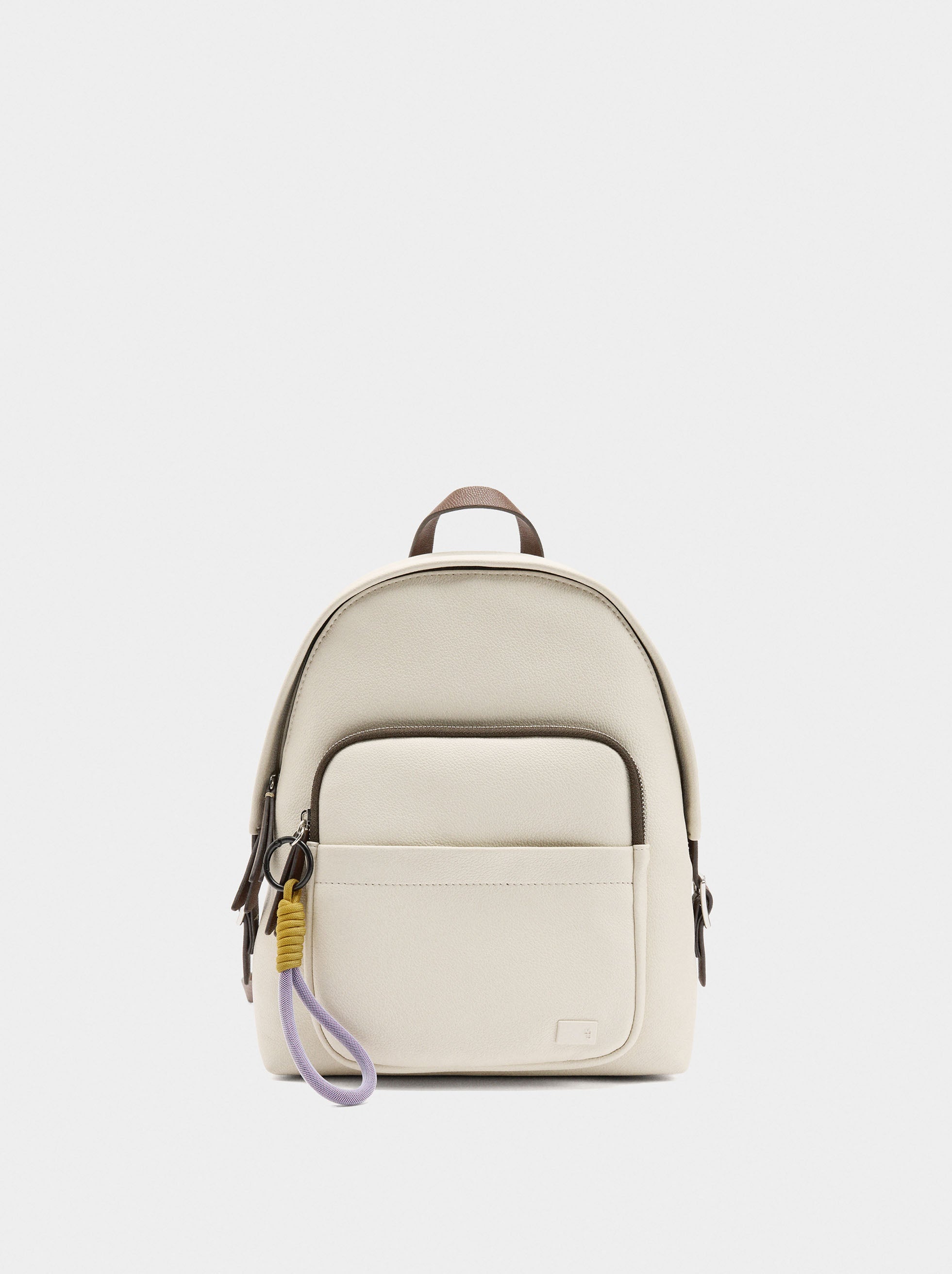 Mochila Básica Con Colgante