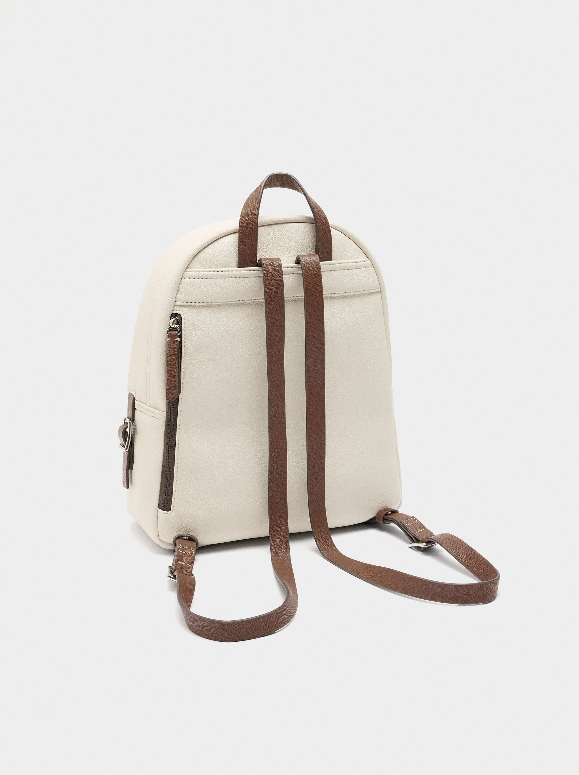 Mochila Básica Con Colgante