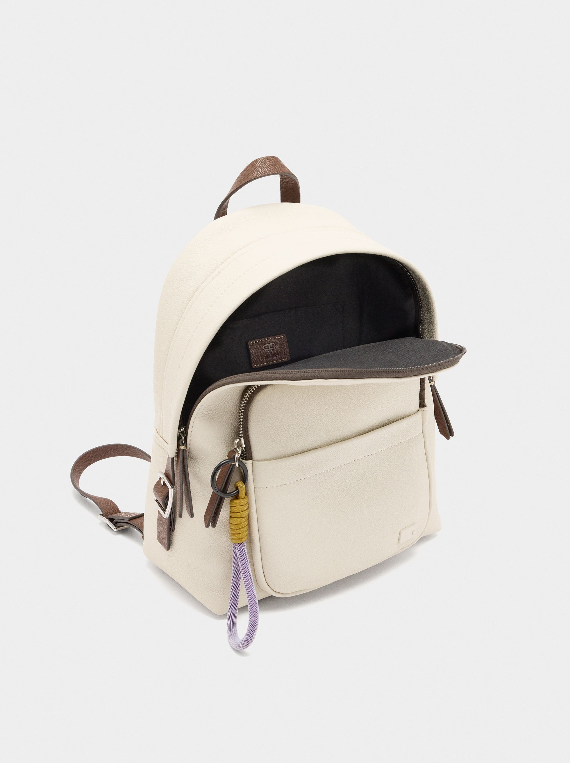 Mochila Básica Con Colgante