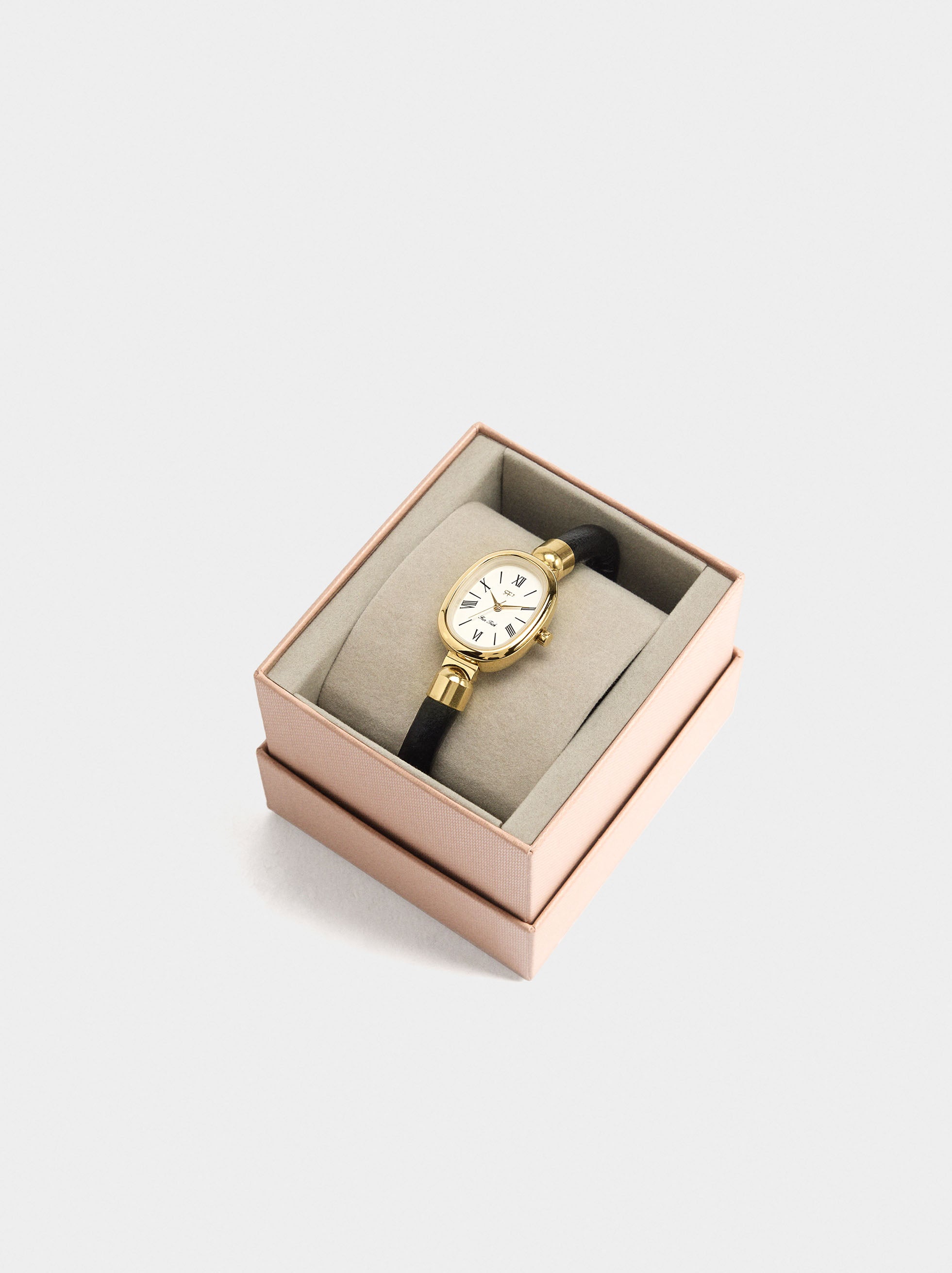Reloj Con Esfera Ovalada Y Correa De Piel