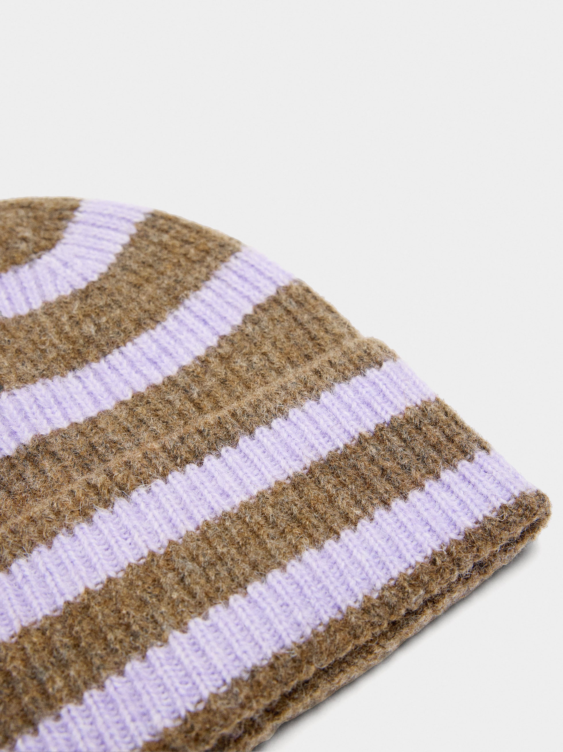 Gorro De Rayas Con Dobladillo