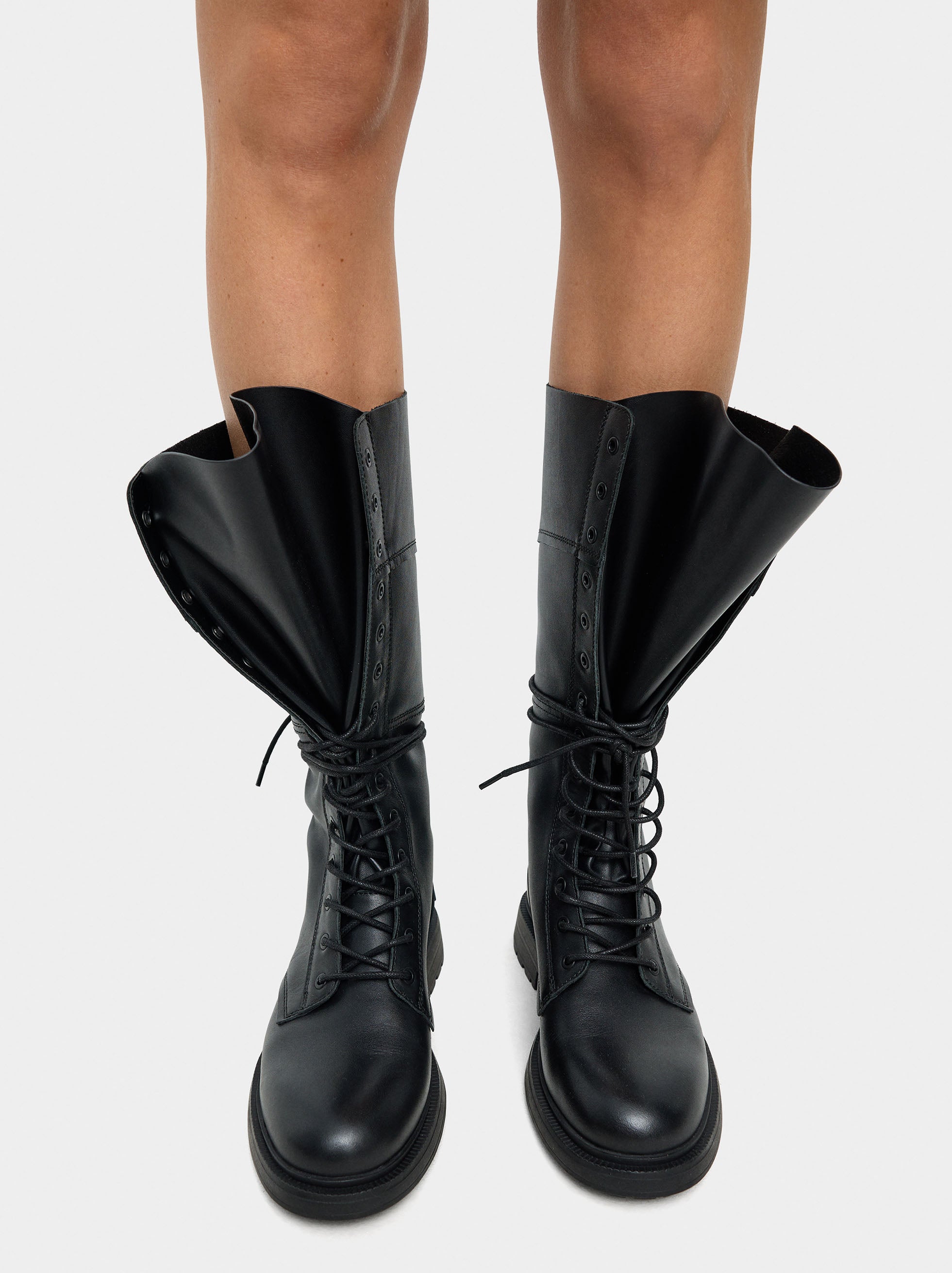 Botas Altas De Piel Con Cordones