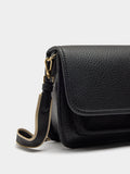 Bolso Bandolera Con Textura Y Solapa