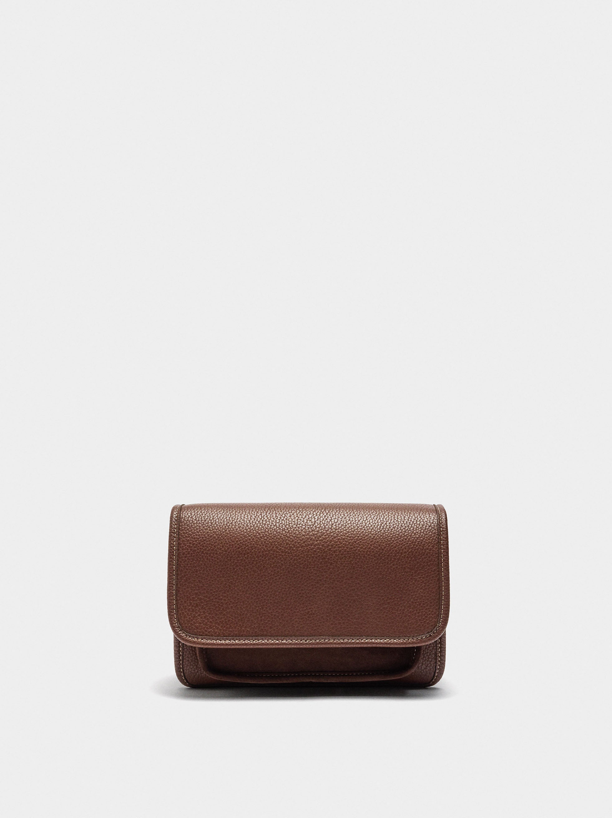 Bolso Bandolera Con Textura Y Solapa