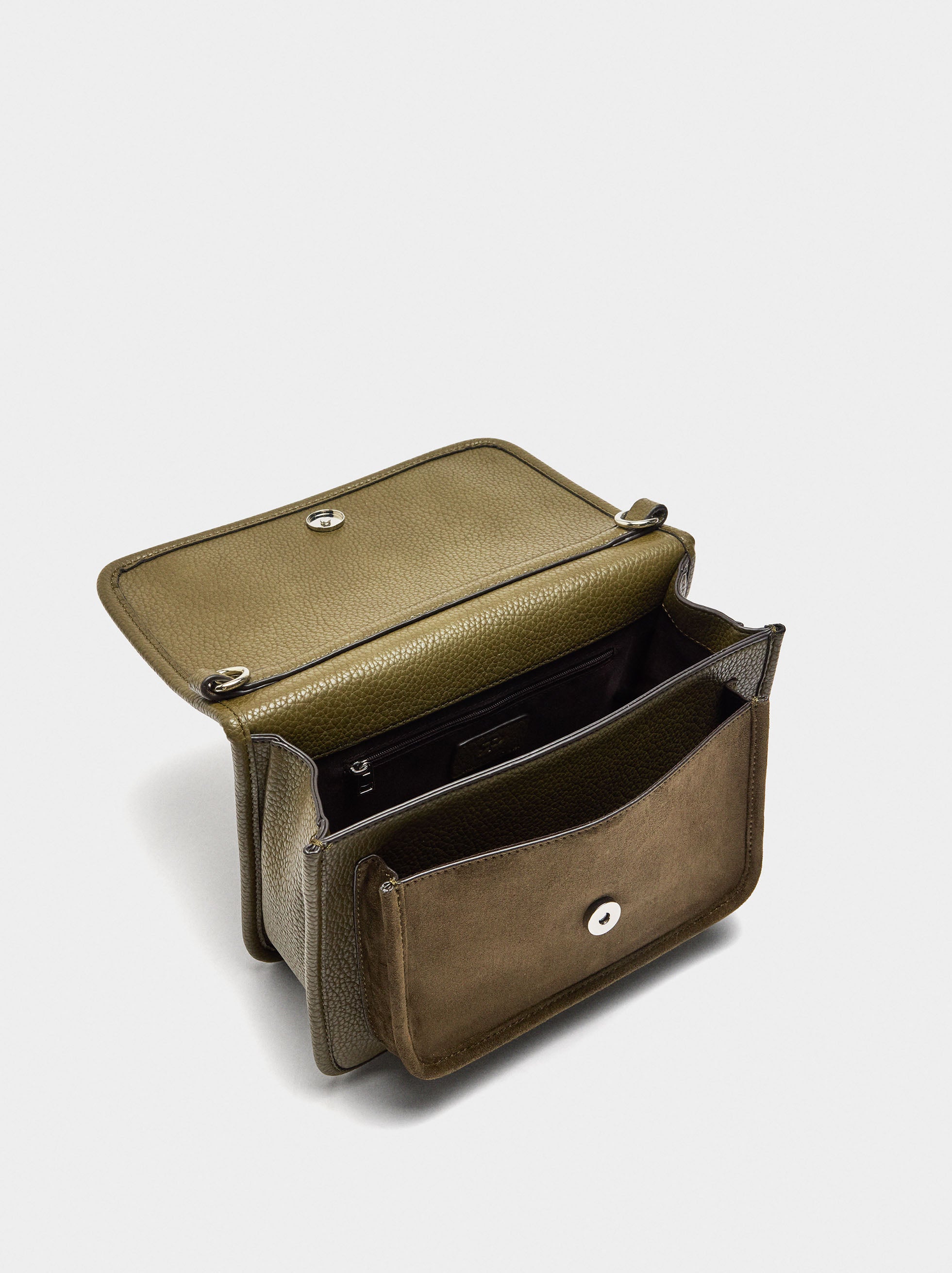 Bolso Bandolera Con Textura Y Solapa