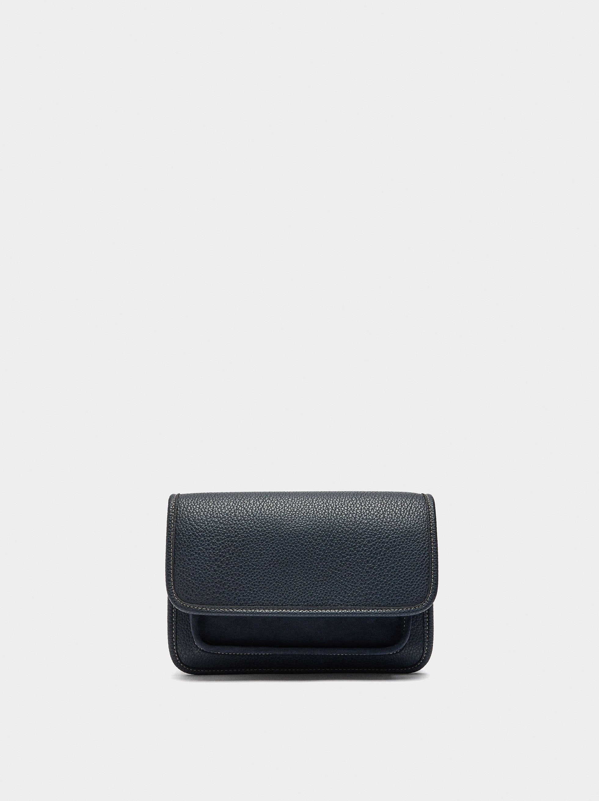 Bolso Bandolera Con Textura Y Solapa