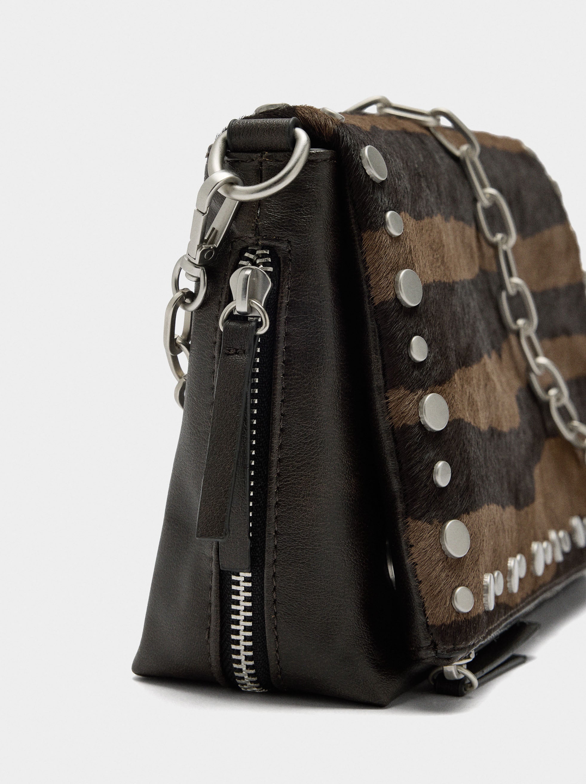 Bolso De Hombro Detalles De Piel Y Tachuelas