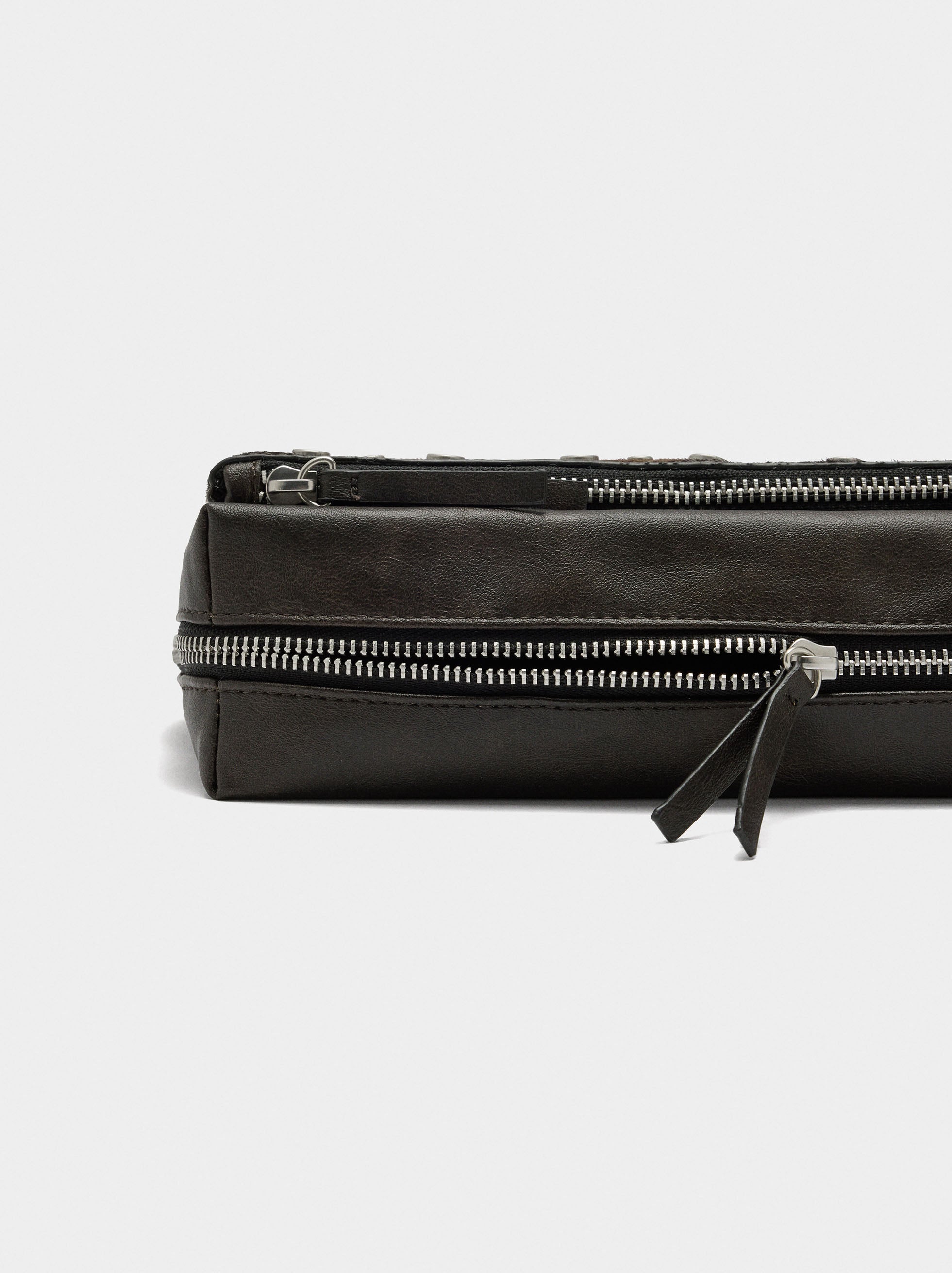 Bolso De Hombro Detalles De Piel Y Tachuelas