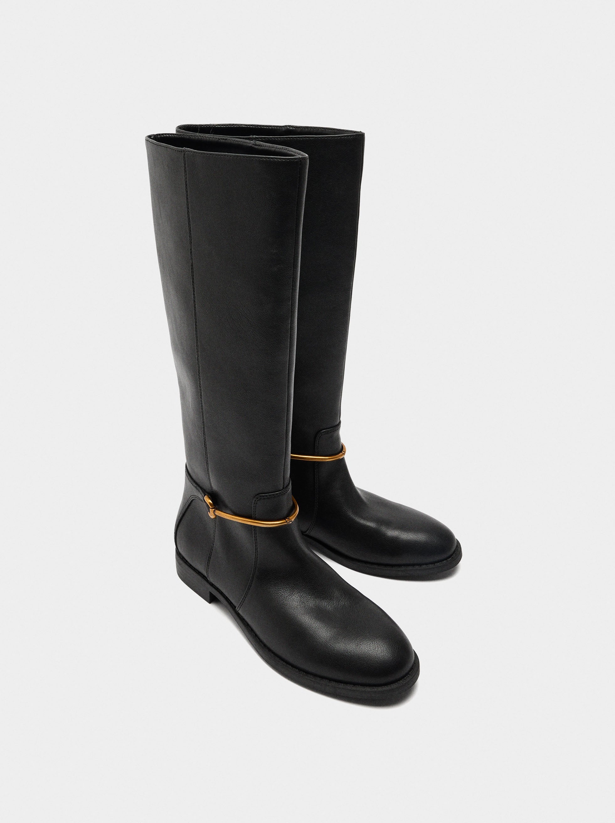 Botas Altas Con Detalle Metálico