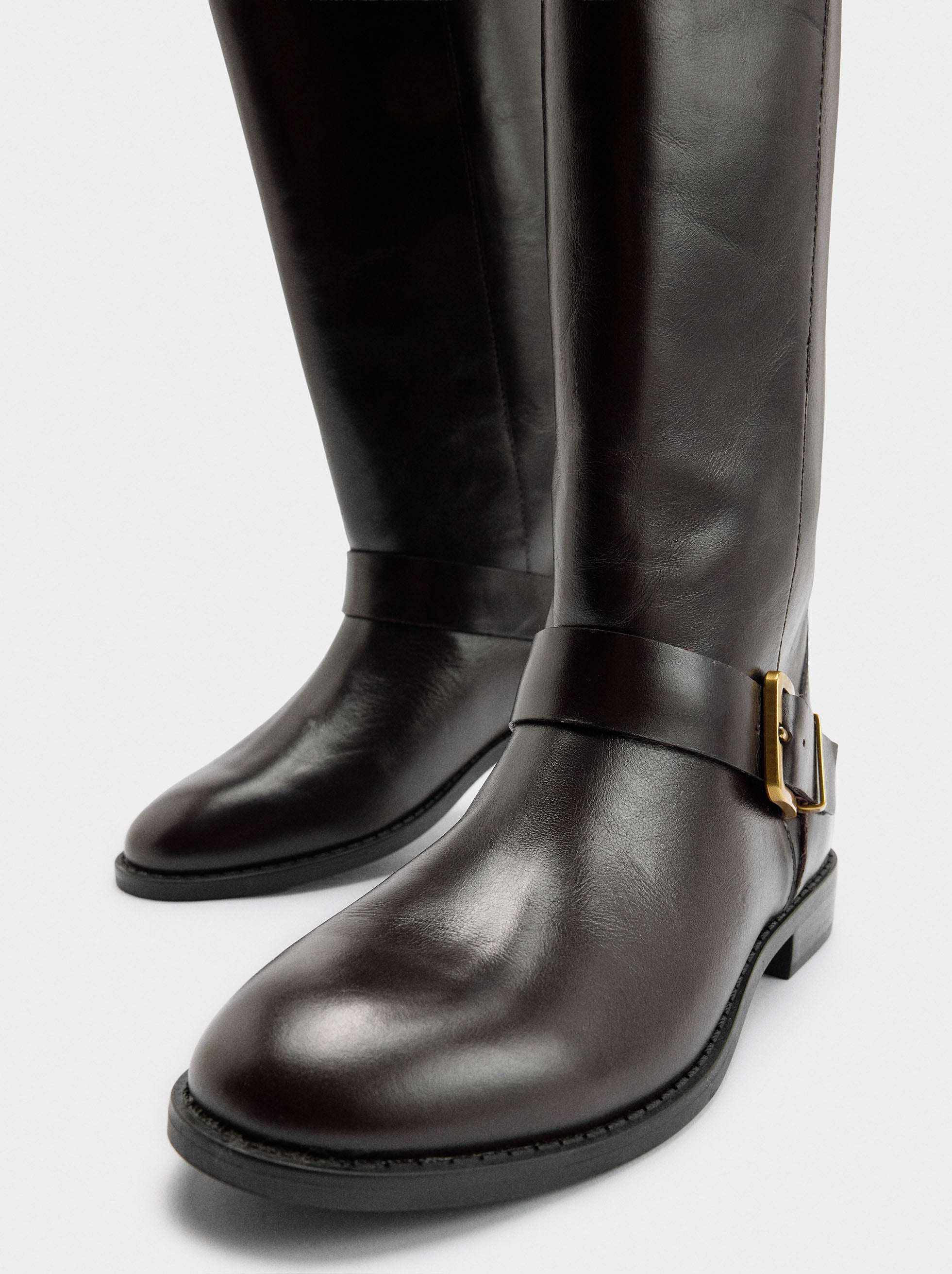 Botas Altas De Piel Con Hebillas
