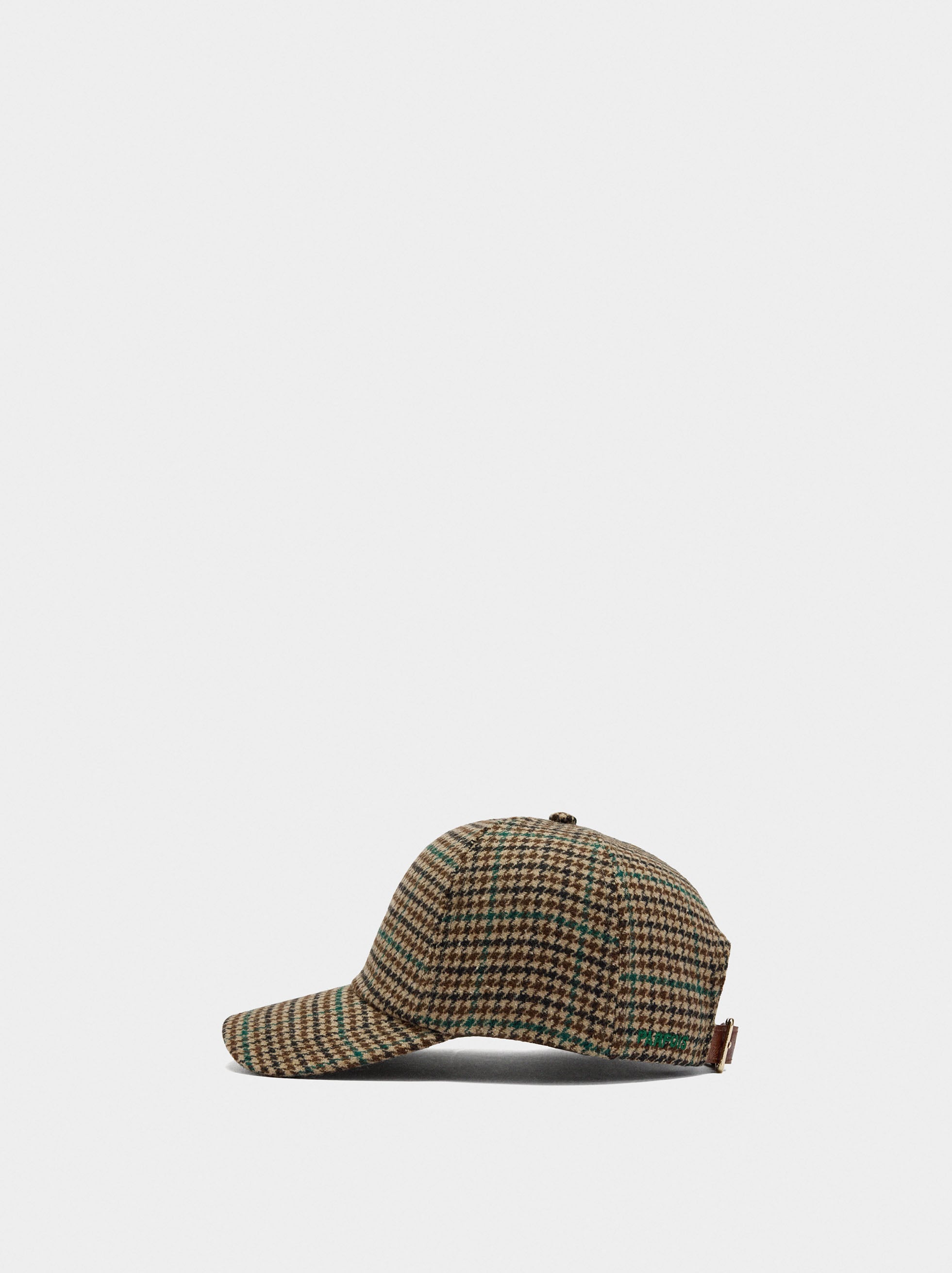 Gorra De Cuadros Con Lana