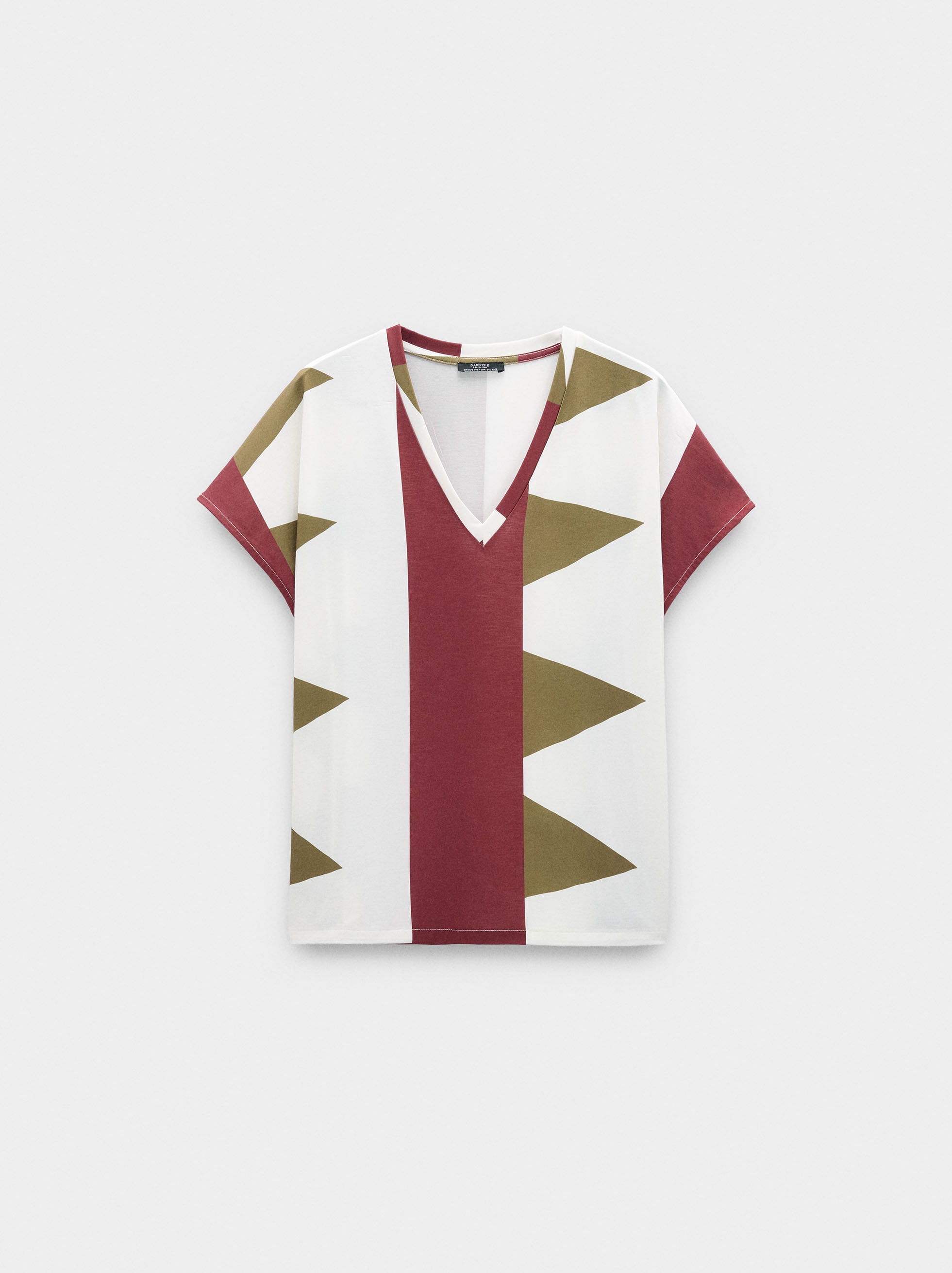 Camiseta Estampada Con Escote En Pico