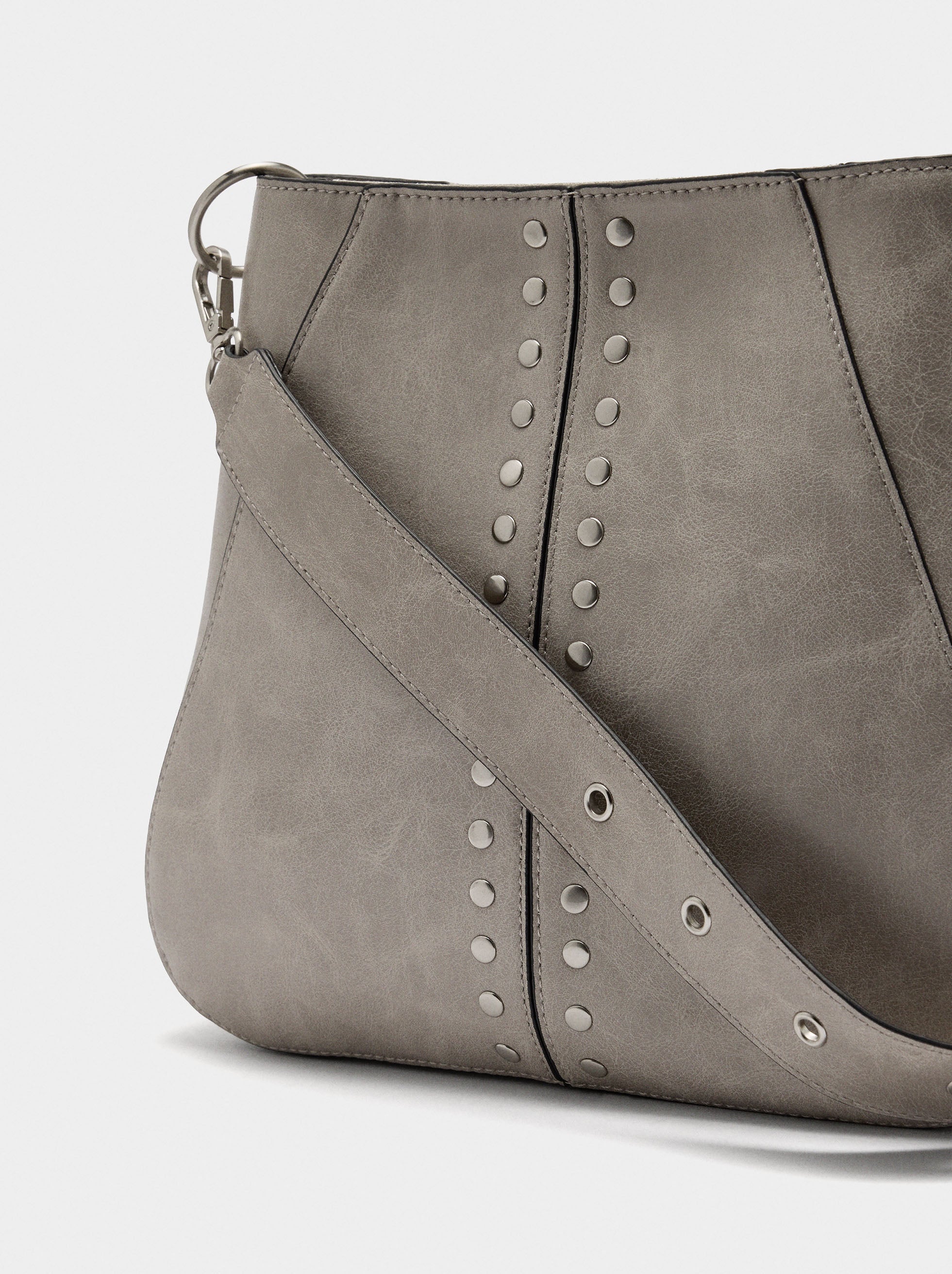 Bolso De Hombro Con Tachuelas