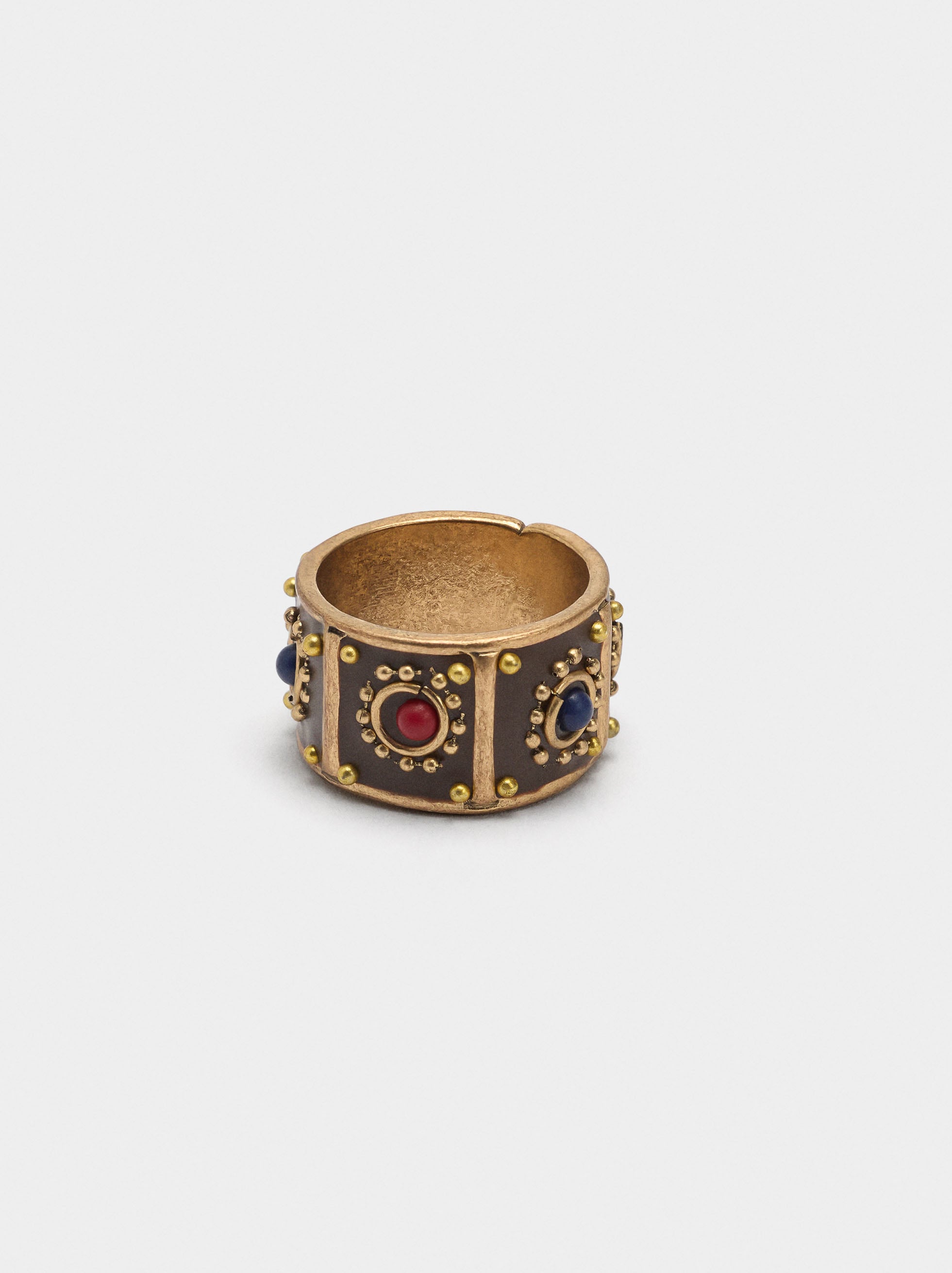 Anillo Con Detalles De Resina Y Arcilla