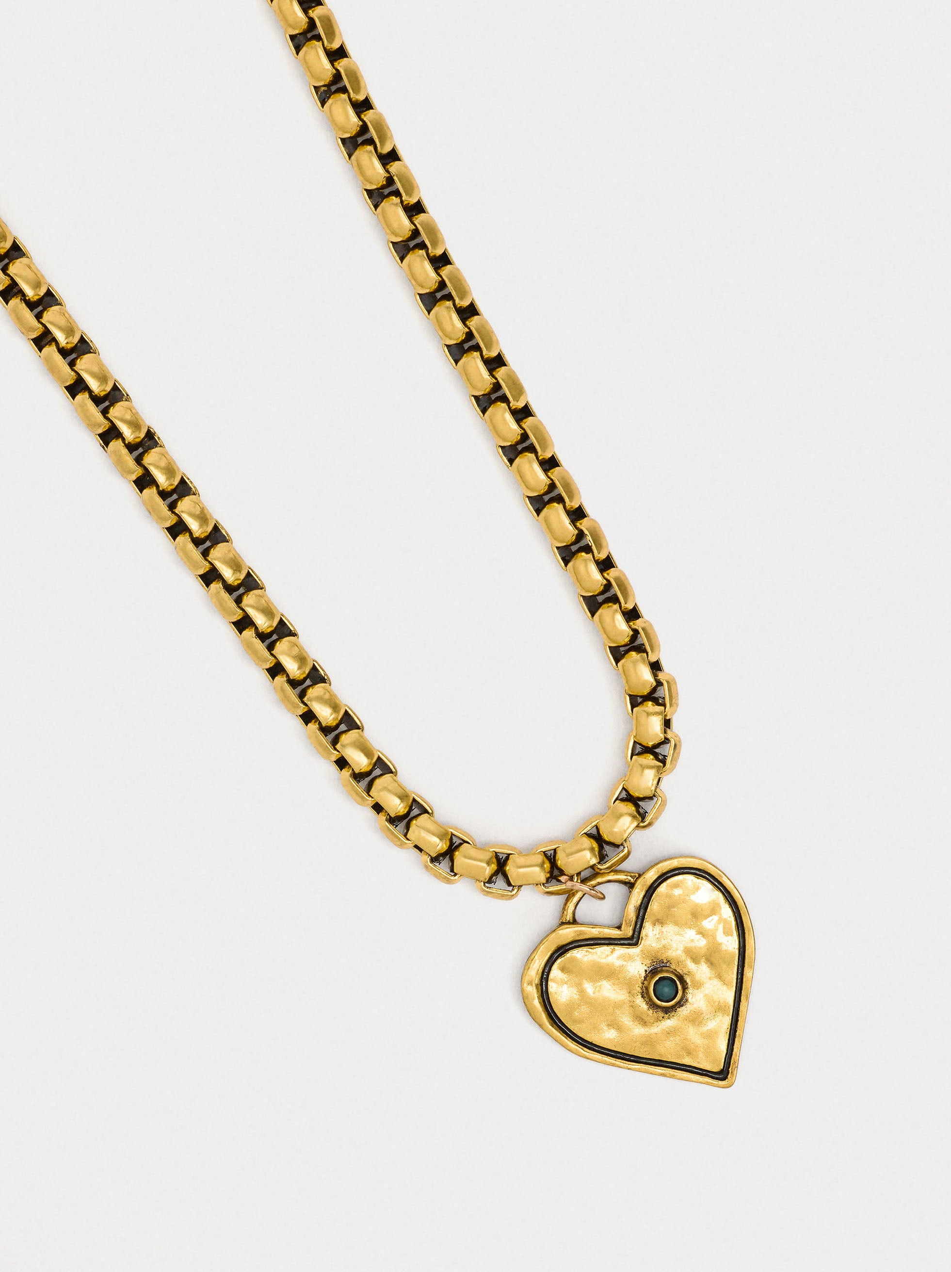 Collar Corto De Eslabones Con Corazón
