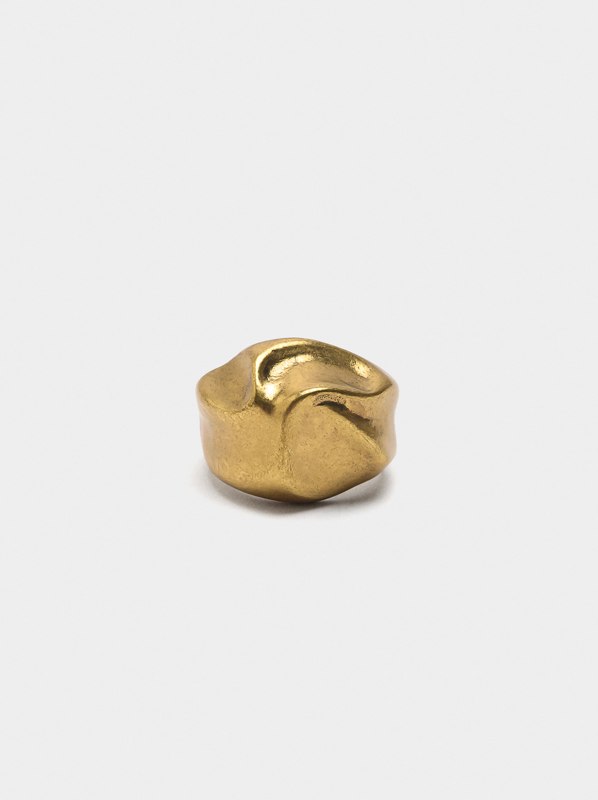 Anillo Irregular Con Relieve