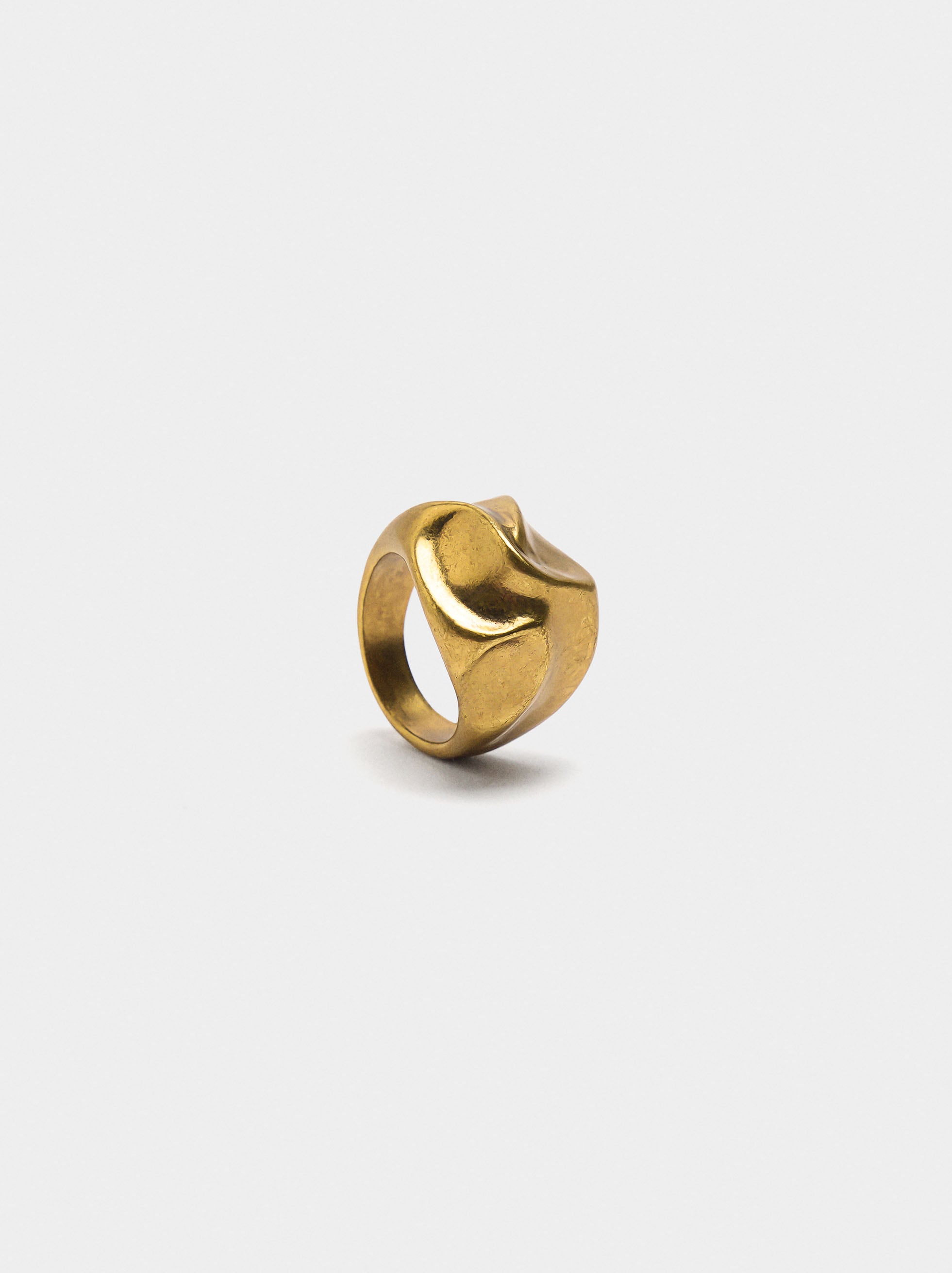 Anillo Irregular Con Relieve