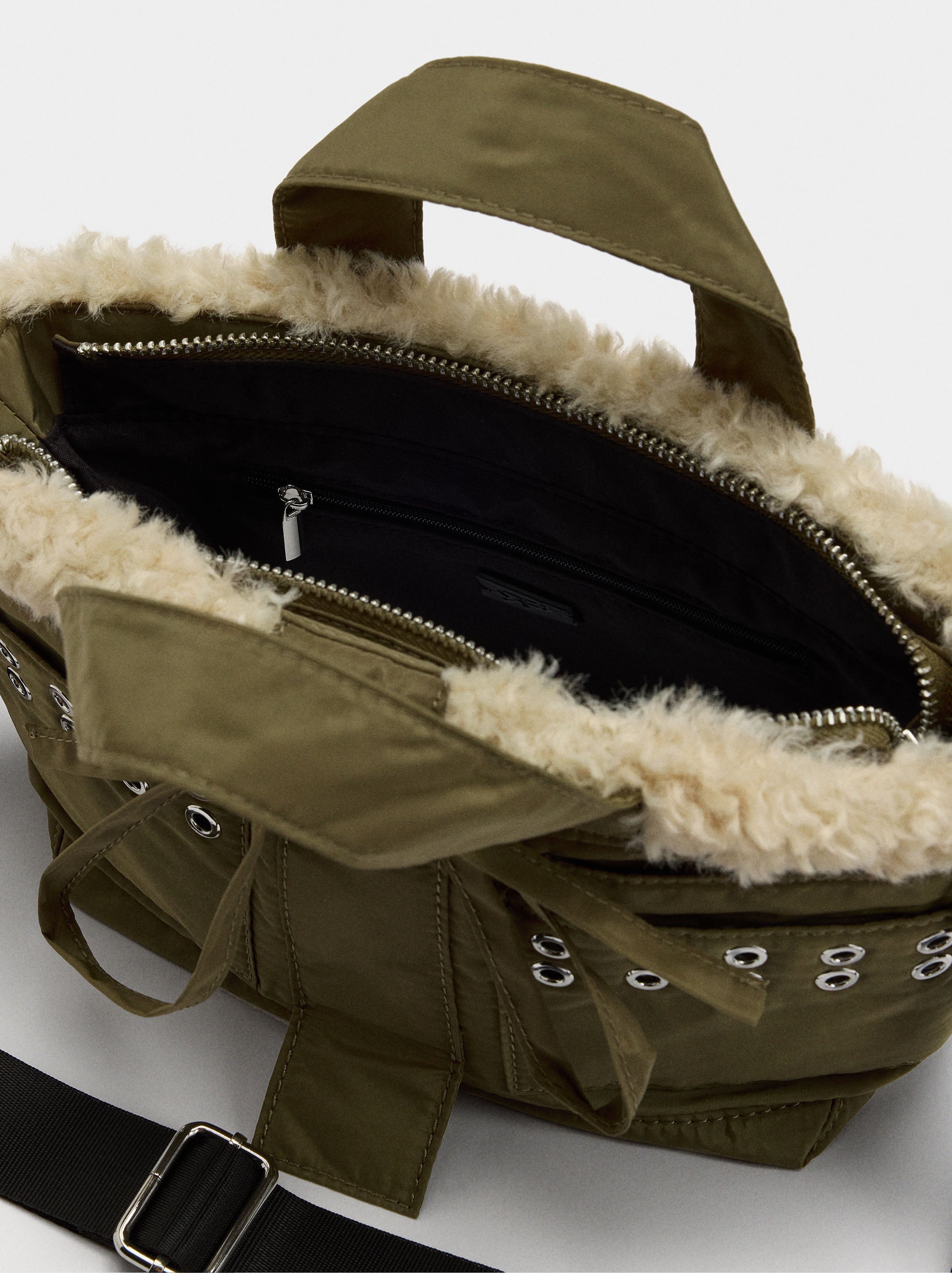 Bolso Tote De Nylon Borde Efecto Pelo