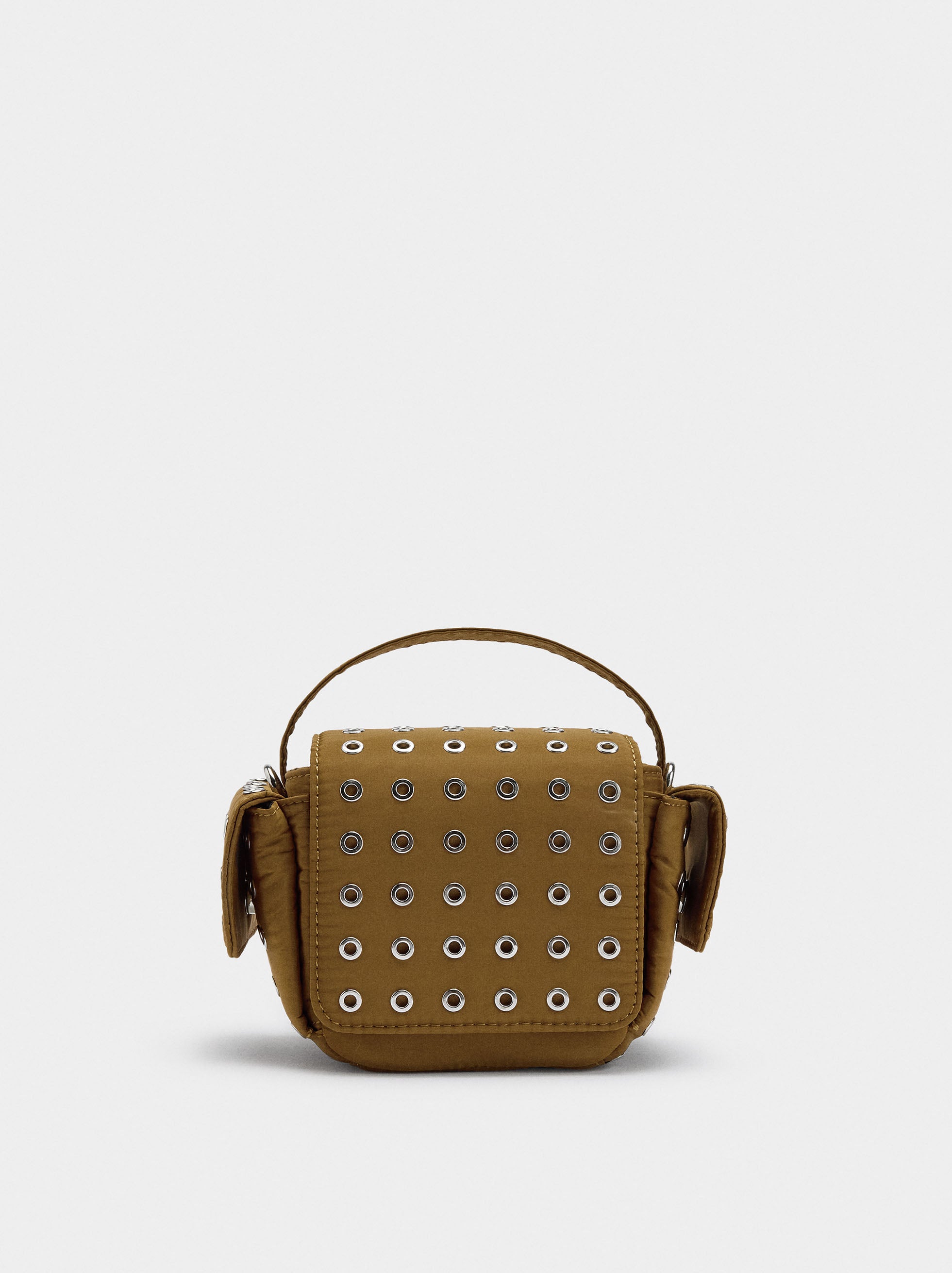 Bolso Bandolera De Nylon Con Tachuelas