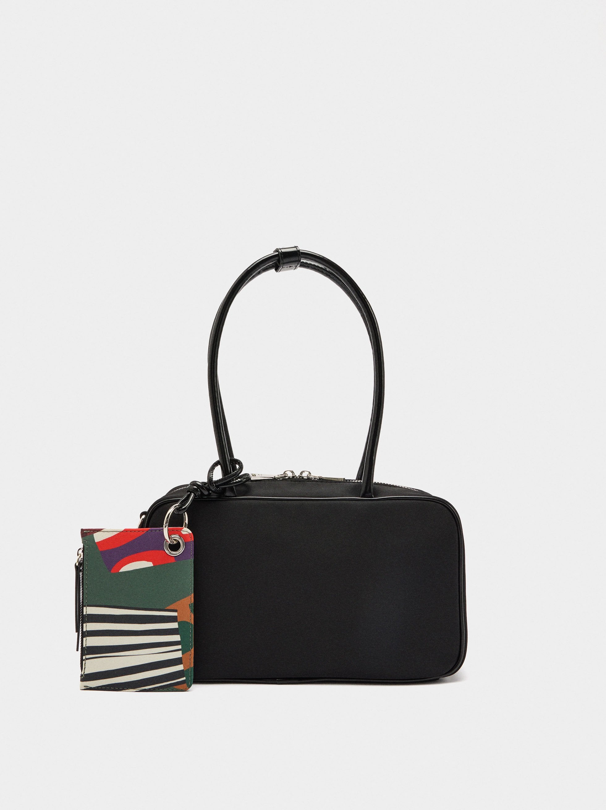 Bolso Bowling De Nylon Con Colgante