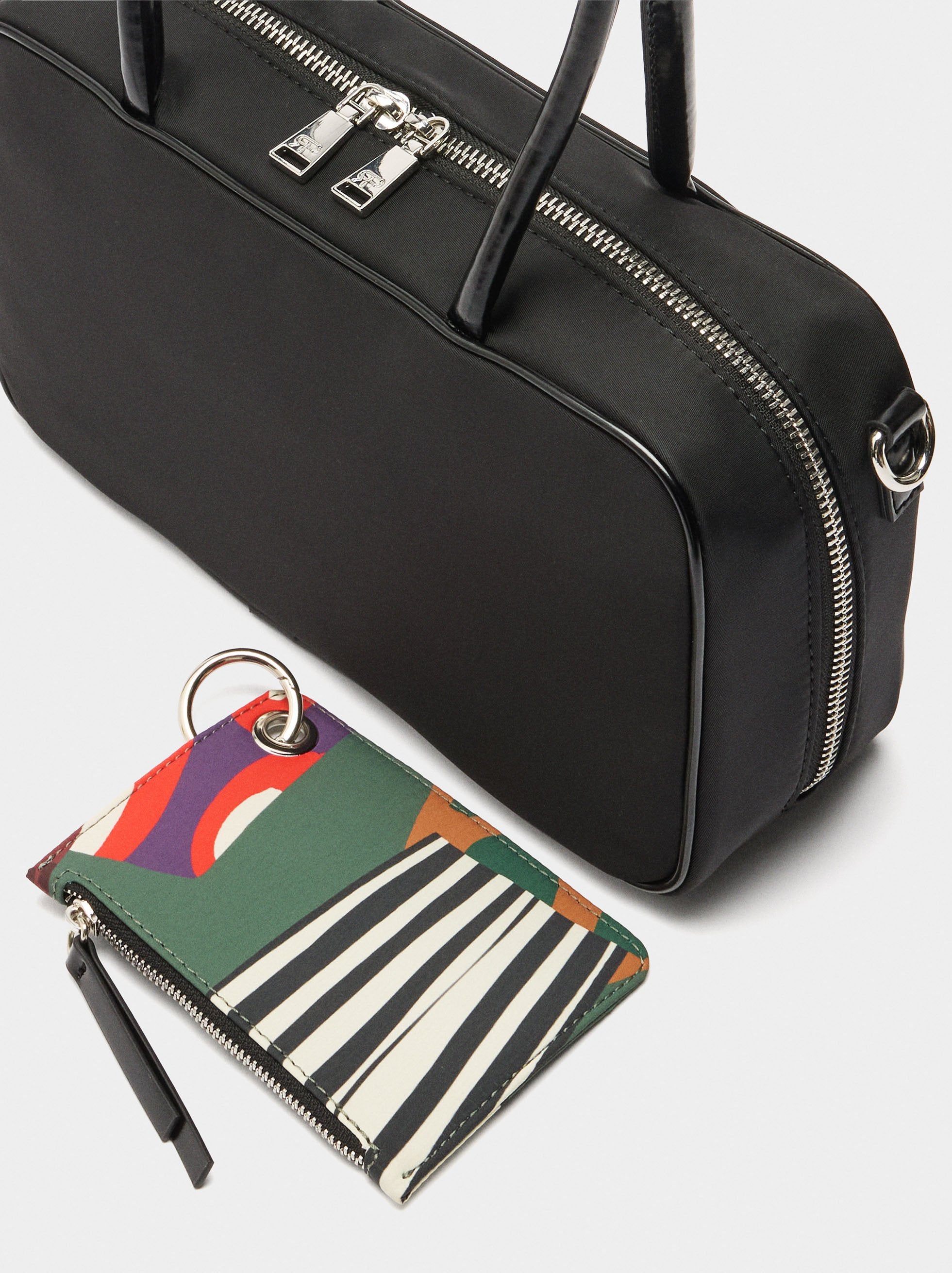 Bolso Bowling De Nylon Con Colgante