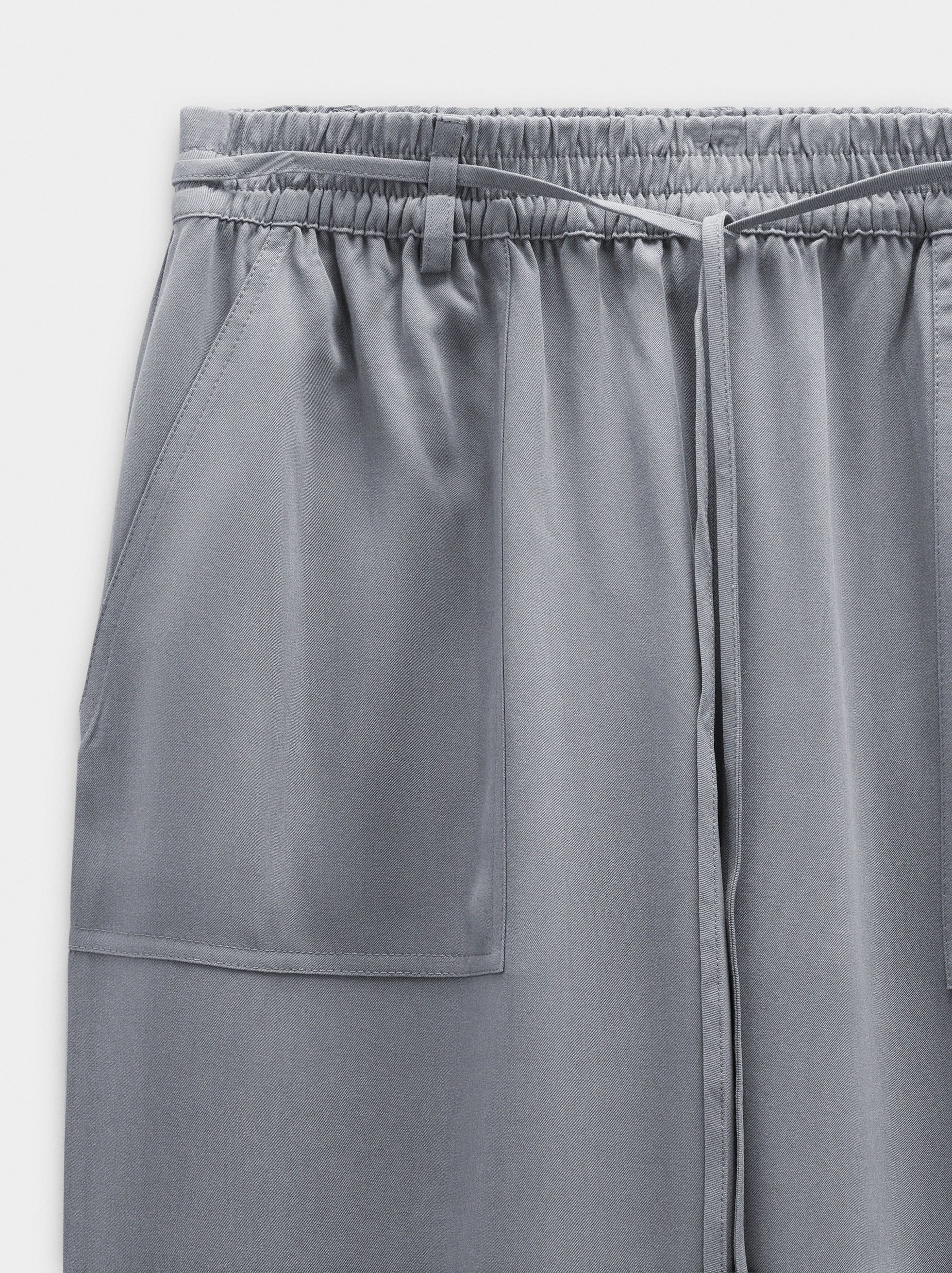 Pantalón Con Cintura Elástica Y Bolsillos