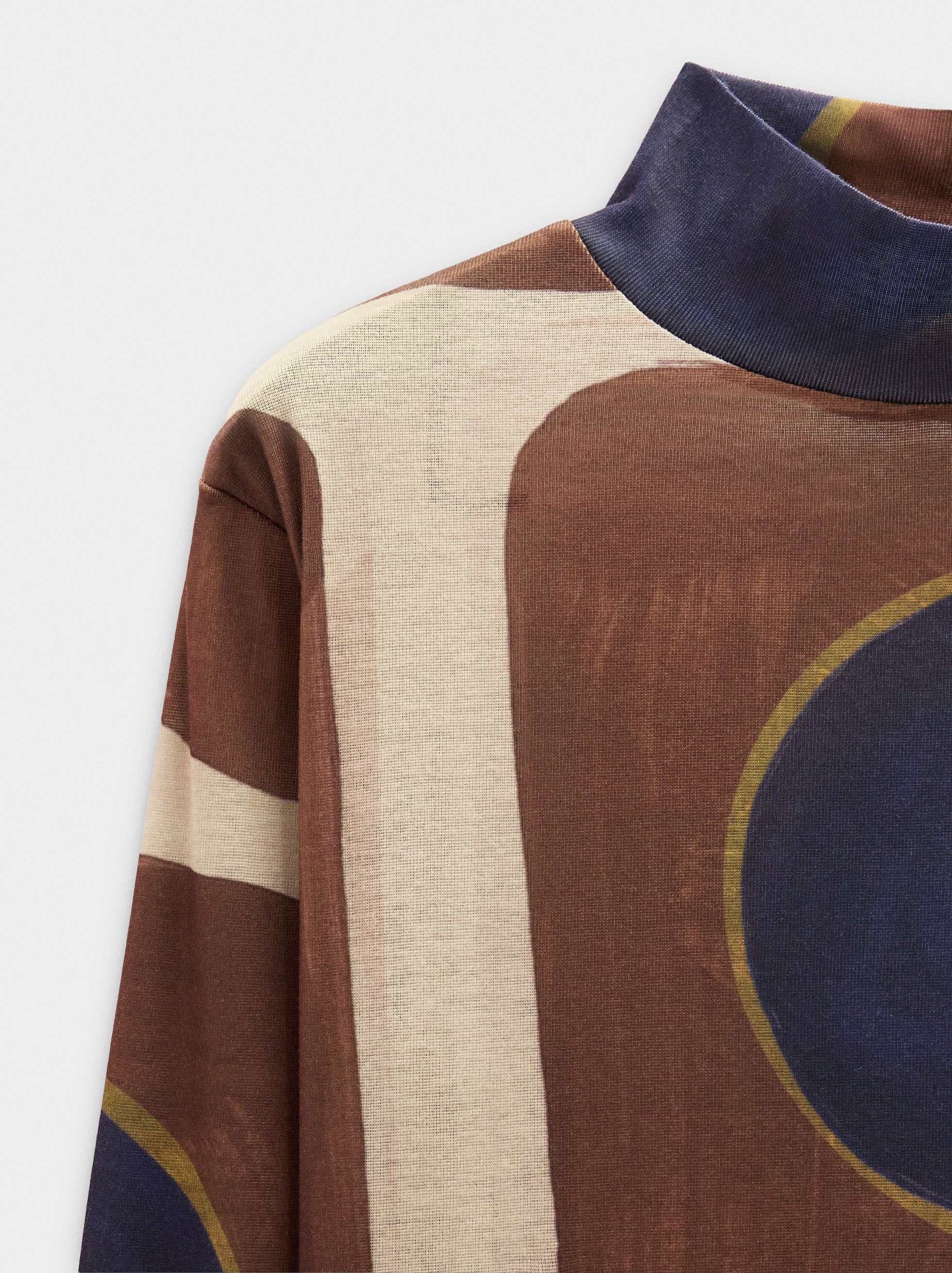 Top Estampado De Cuello Alto