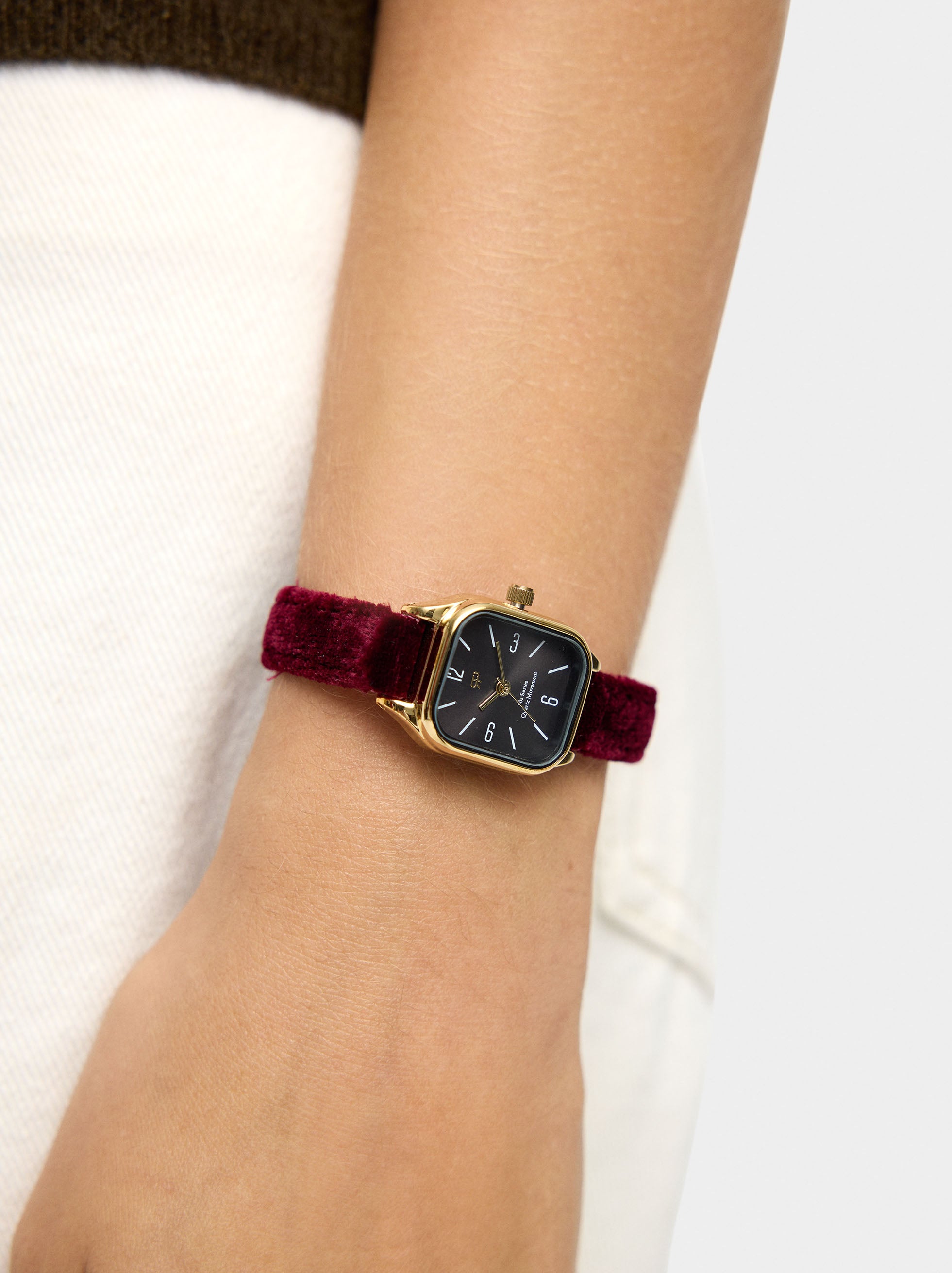 Reloj Cuadrado Pulsera Efecto Terciopelo