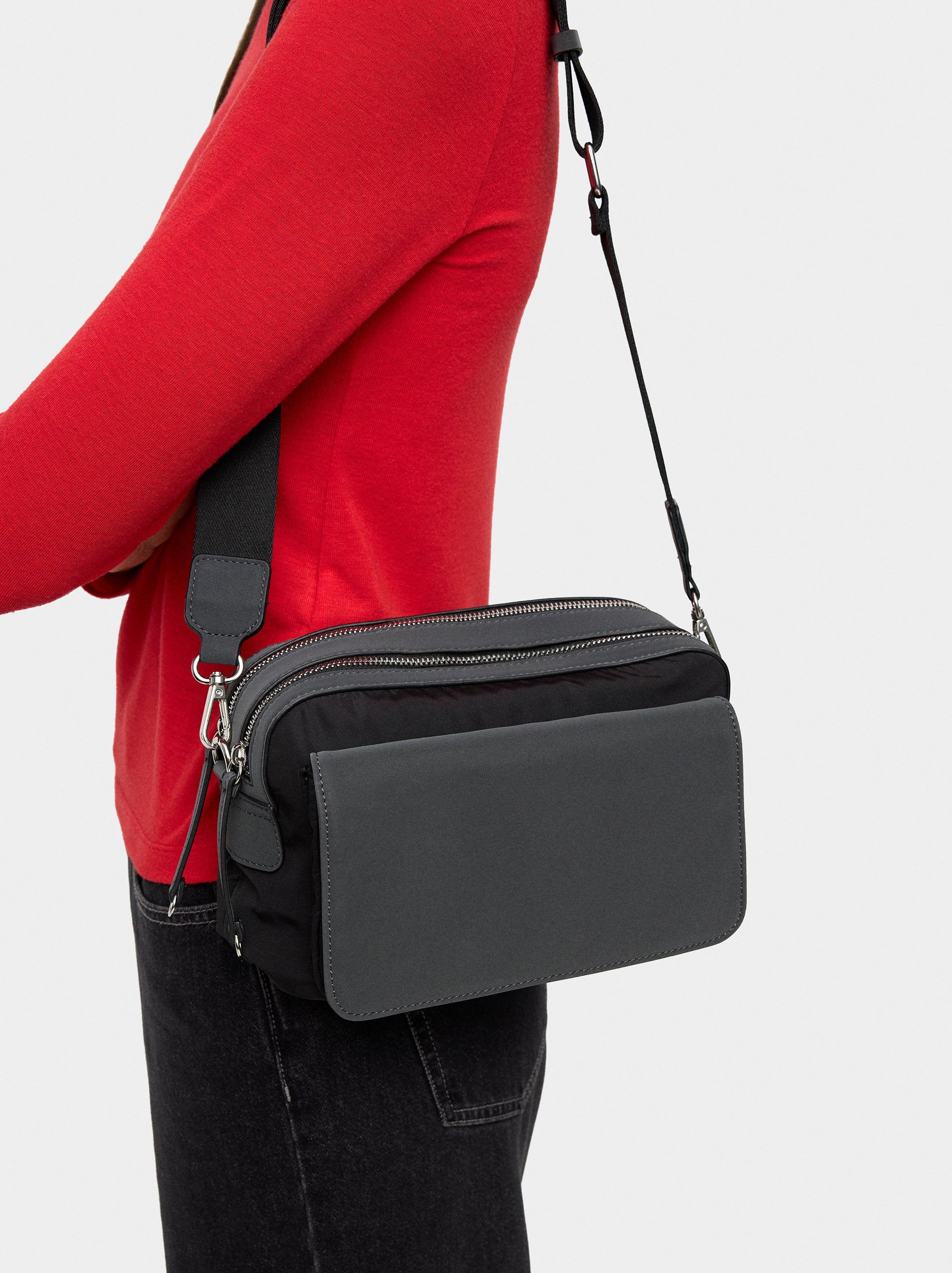 Bolso Bandolera De Nylon Con Solapa