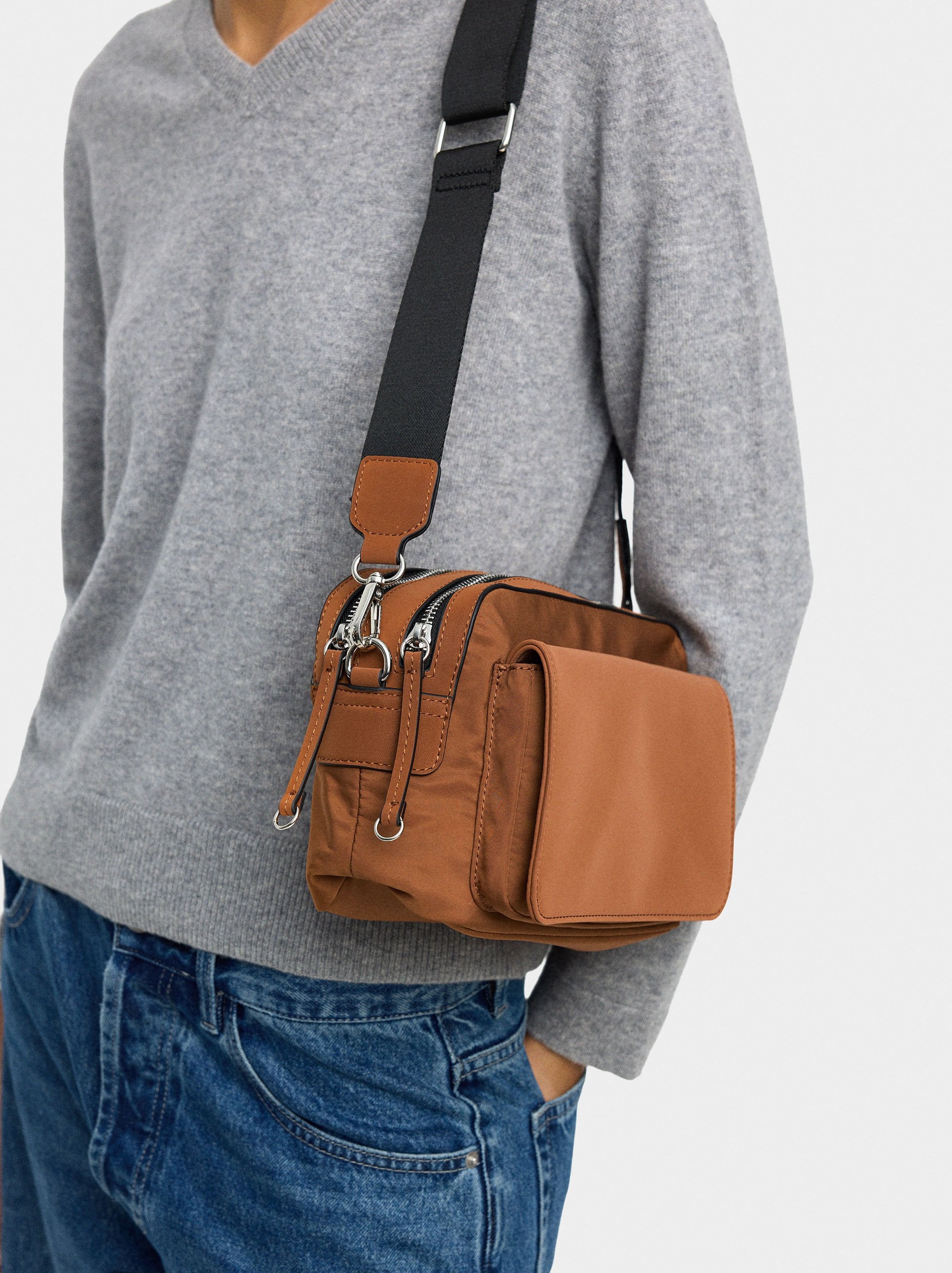 Bolso Bandolera De Nylon Con Solapa